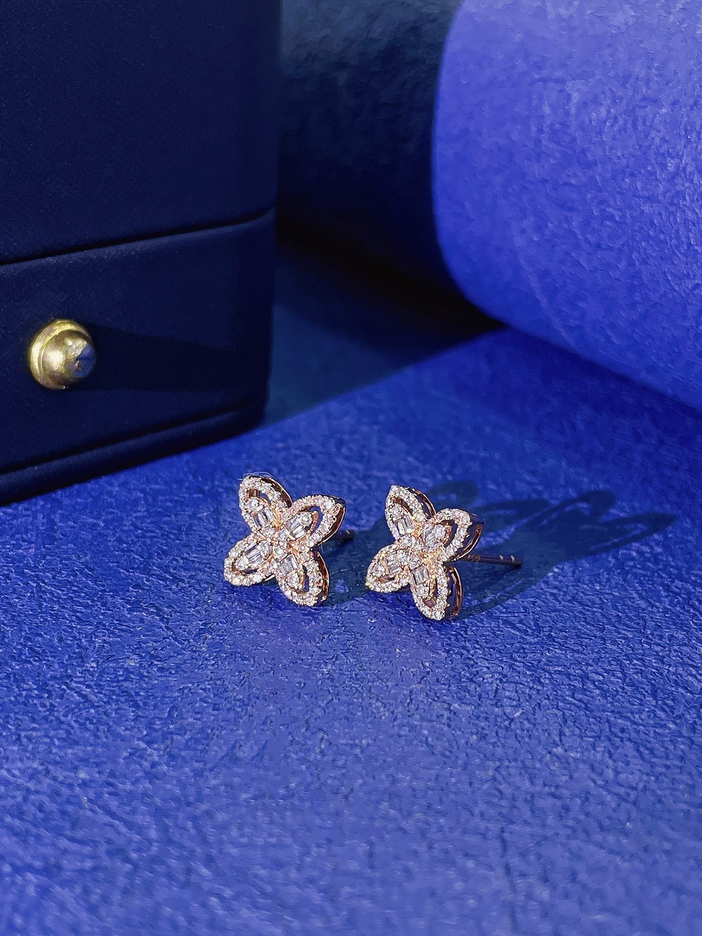 18K Diamond Four-Leaf Clover Tiny Earrings - Jeweler.Jewelry