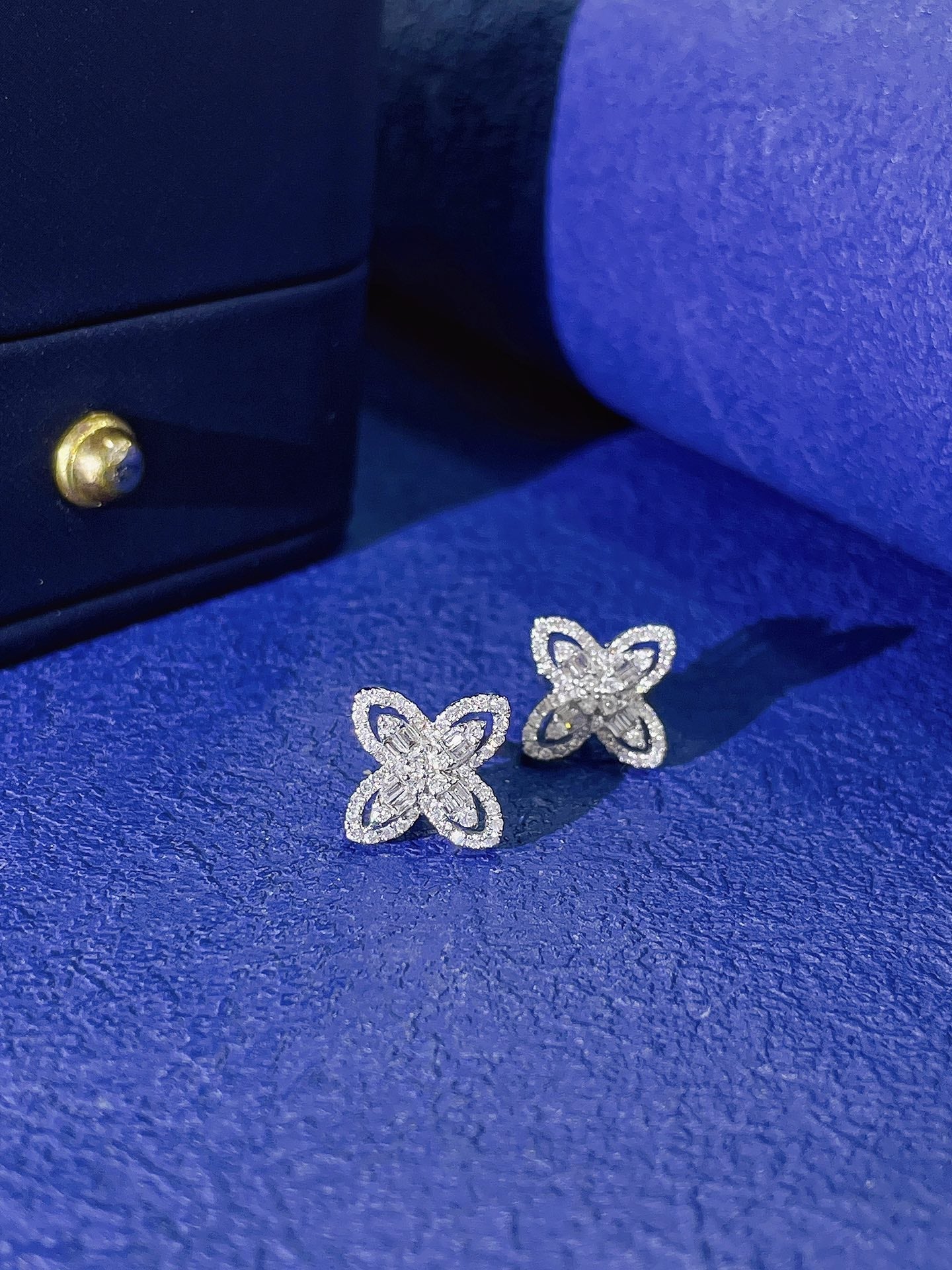 18K Diamond Four-Leaf Clover Tiny Earrings - Jeweler.Jewelry