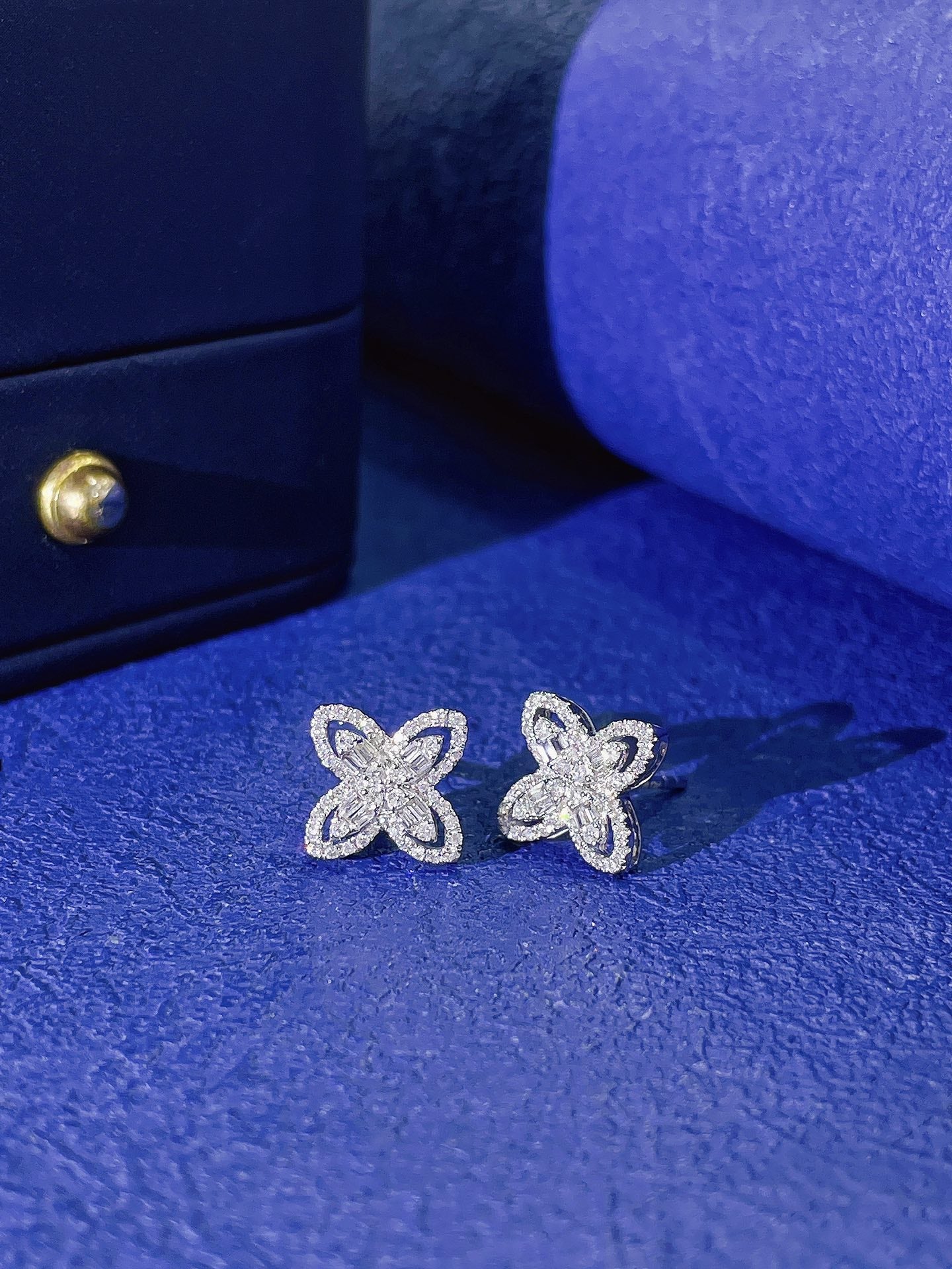 18K Diamond Four-Leaf Clover Tiny Earrings - Jeweler.Jewelry