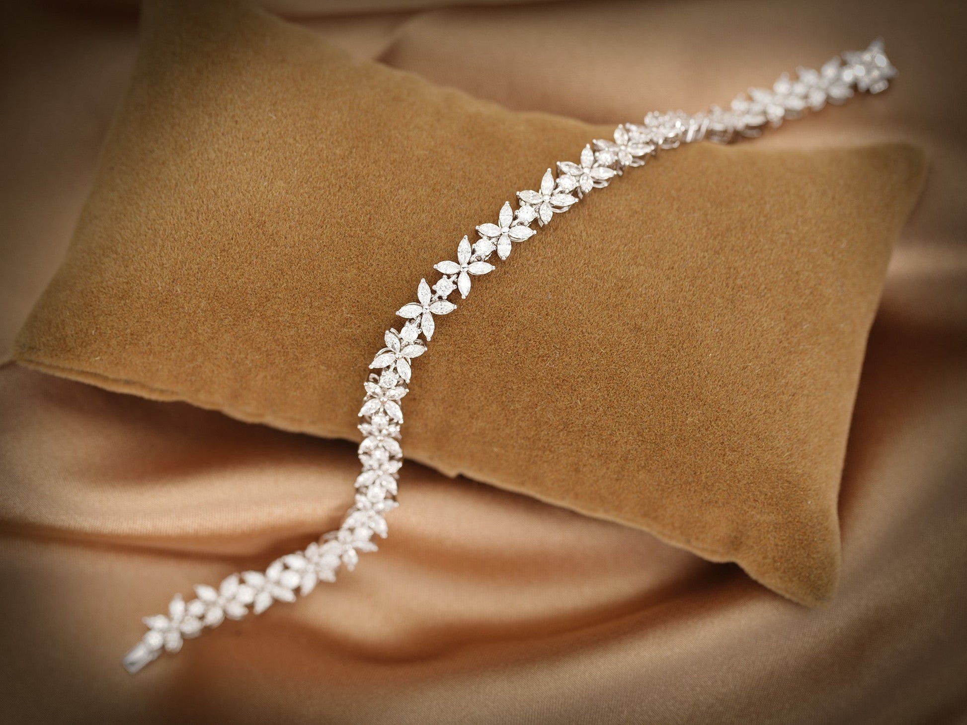 18K Diamond Four-Leaf Marquise Bracelet - Luxurious Jewelry Piece - White Diamond Bracelet