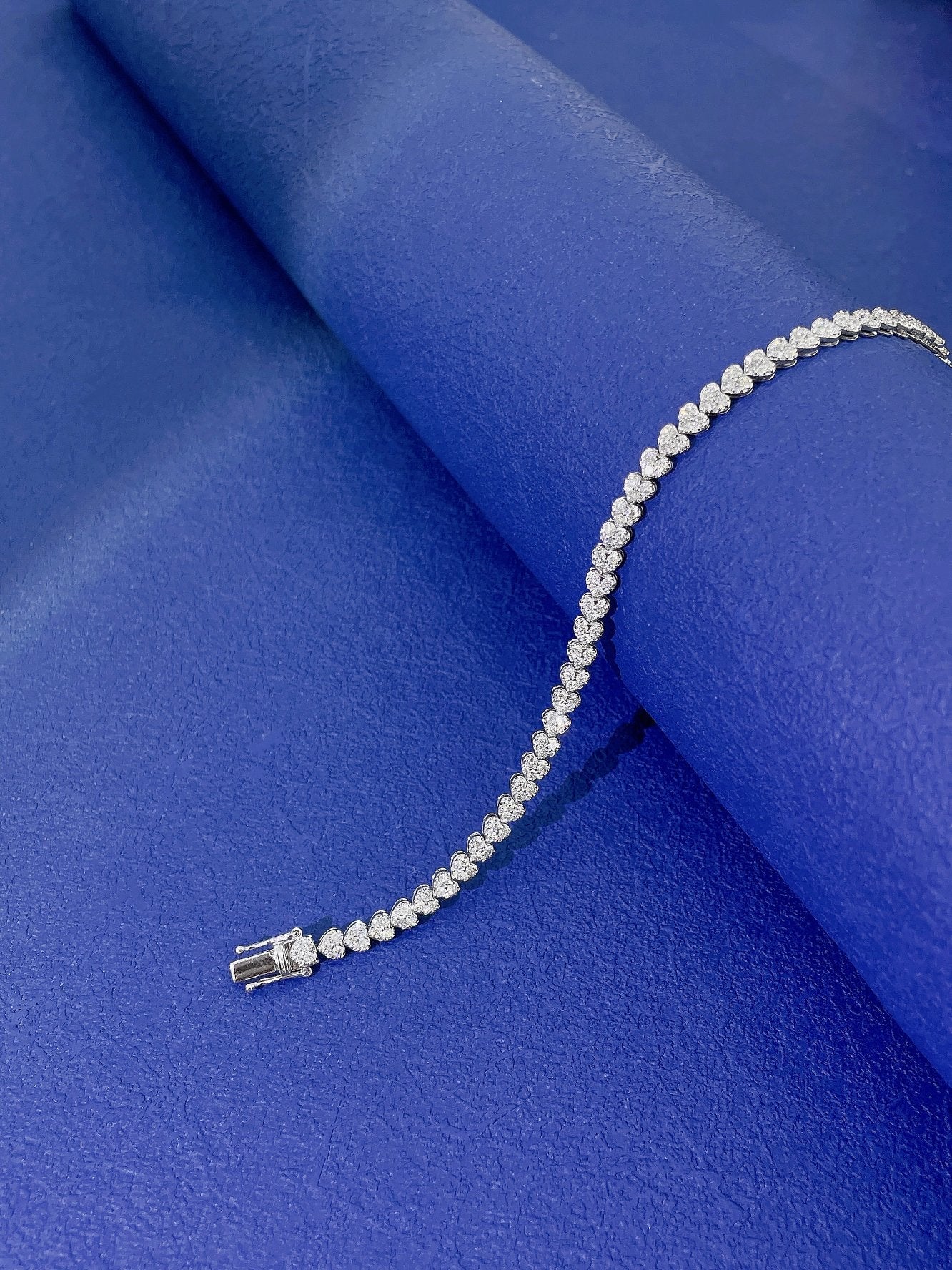 18K Diamond Heart-Shaped Fully Paved Bracelet - Luxury Jewelry - White Diamond Bracelet