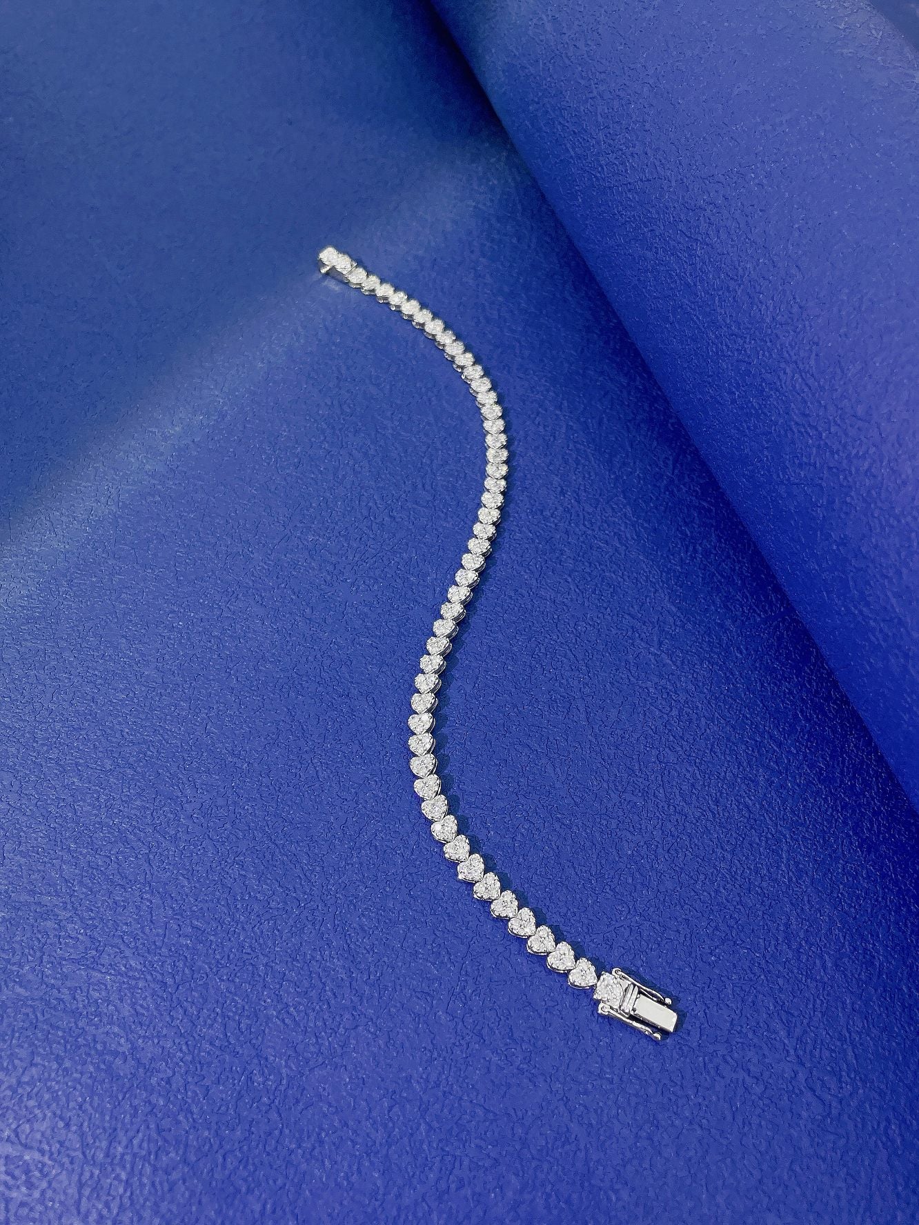 18K Diamond Heart-Shaped Fully Paved Bracelet - Luxury Jewelry - White Diamond Bracelet