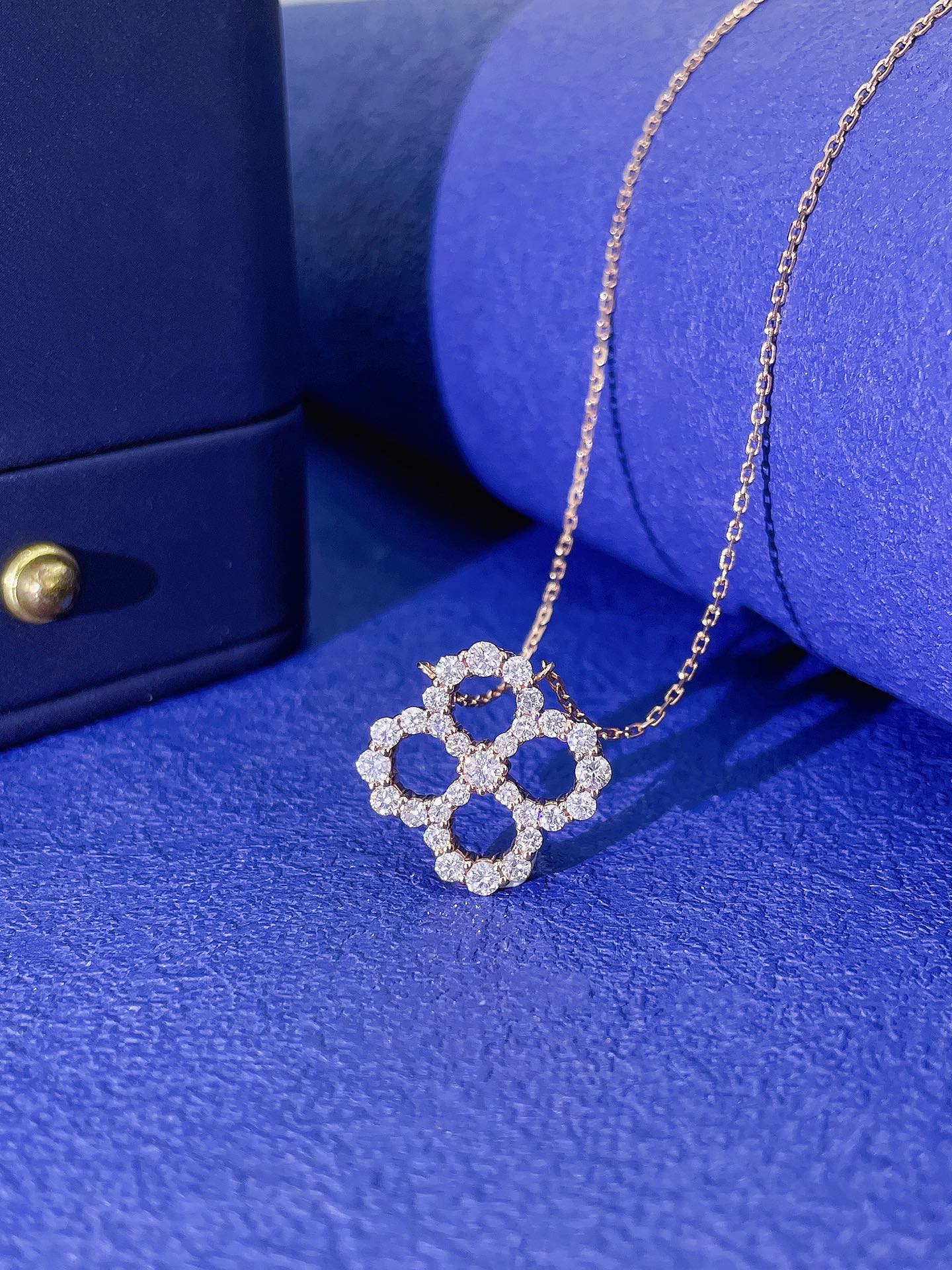 18K Diamond Hollow Four-Leaf Clover Necklace - Premium Jewelry - White Diamond Necklace