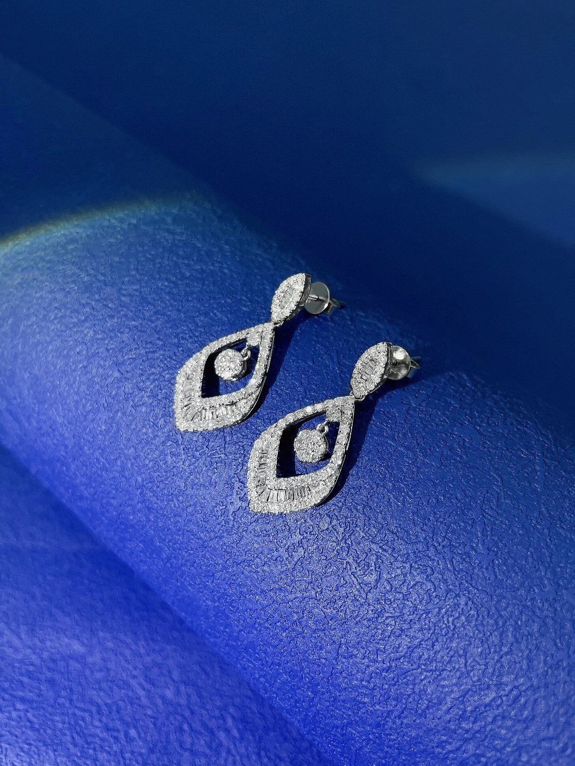 18K Diamond Hollow-out Delicate Earrings - Jewelry Collection Jeweler.Jewelry