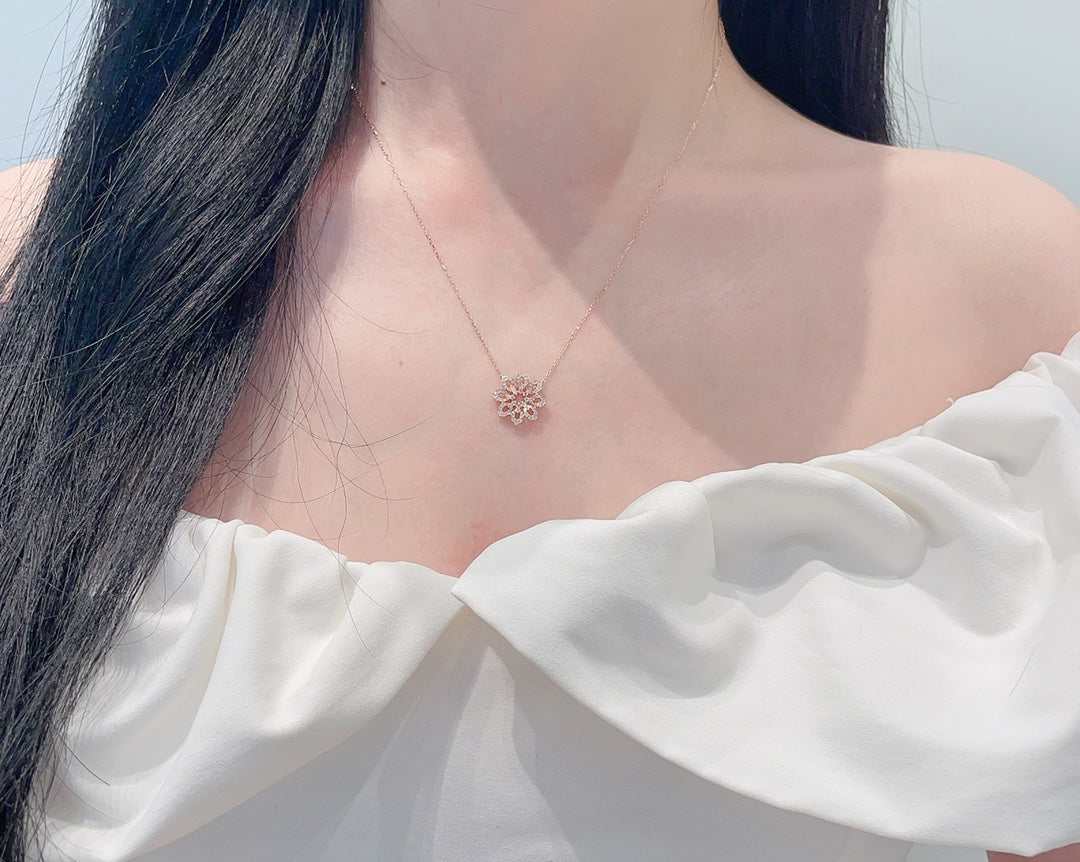 18K Diamond Hollow-out Flower Pendant Necklace - Exquisite Jewelry - White Diamond Necklace