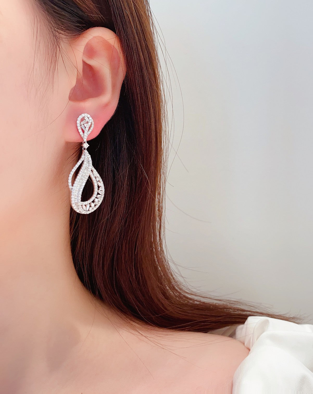 18K Diamond Hollow Rotating Earrings - Luxury Jewelry Jeweler.Jewelry