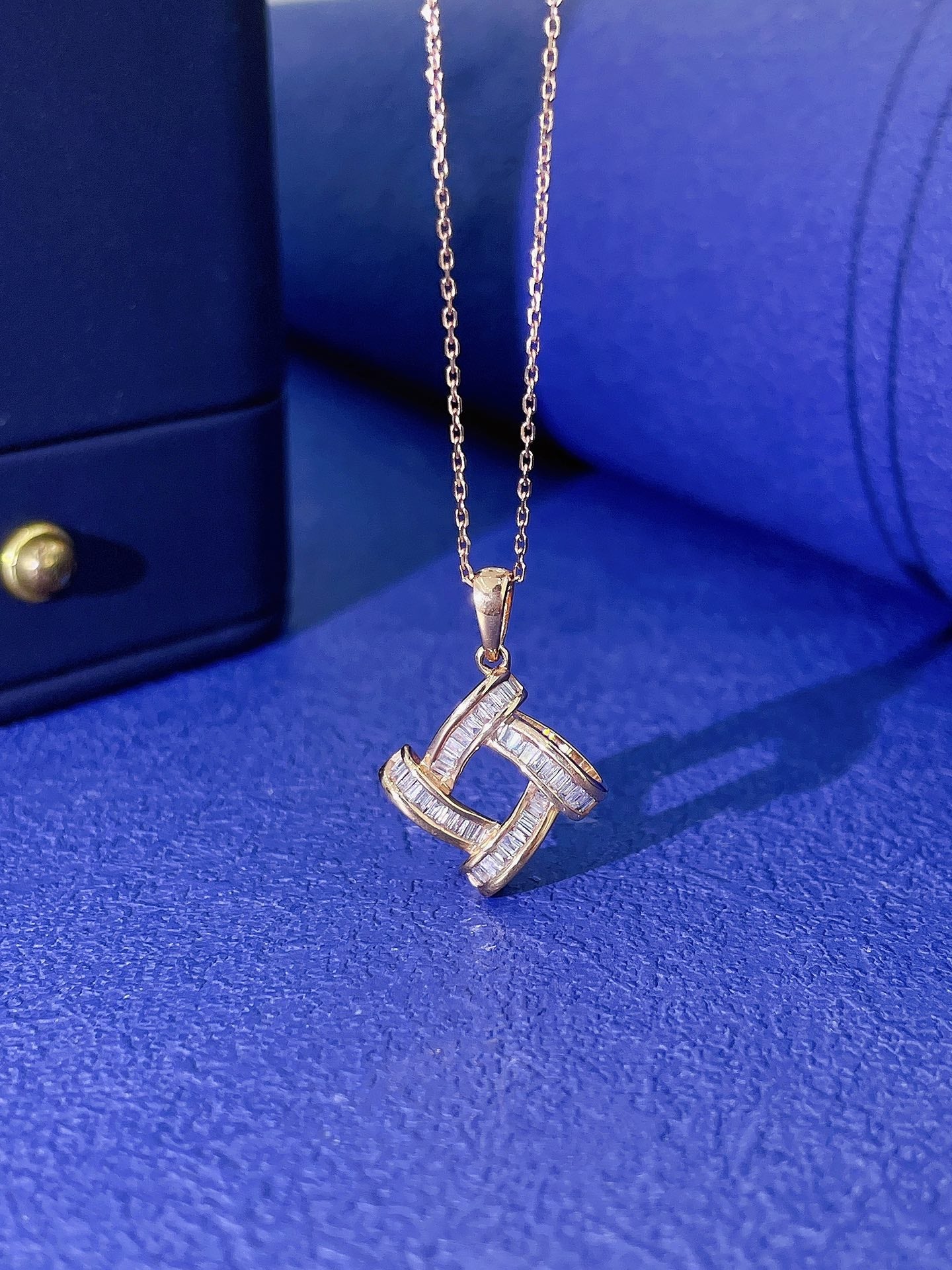 18K Diamond Irregular Quadrilateral Necklace - Unique Jewelry Piece - White Diamond Necklace