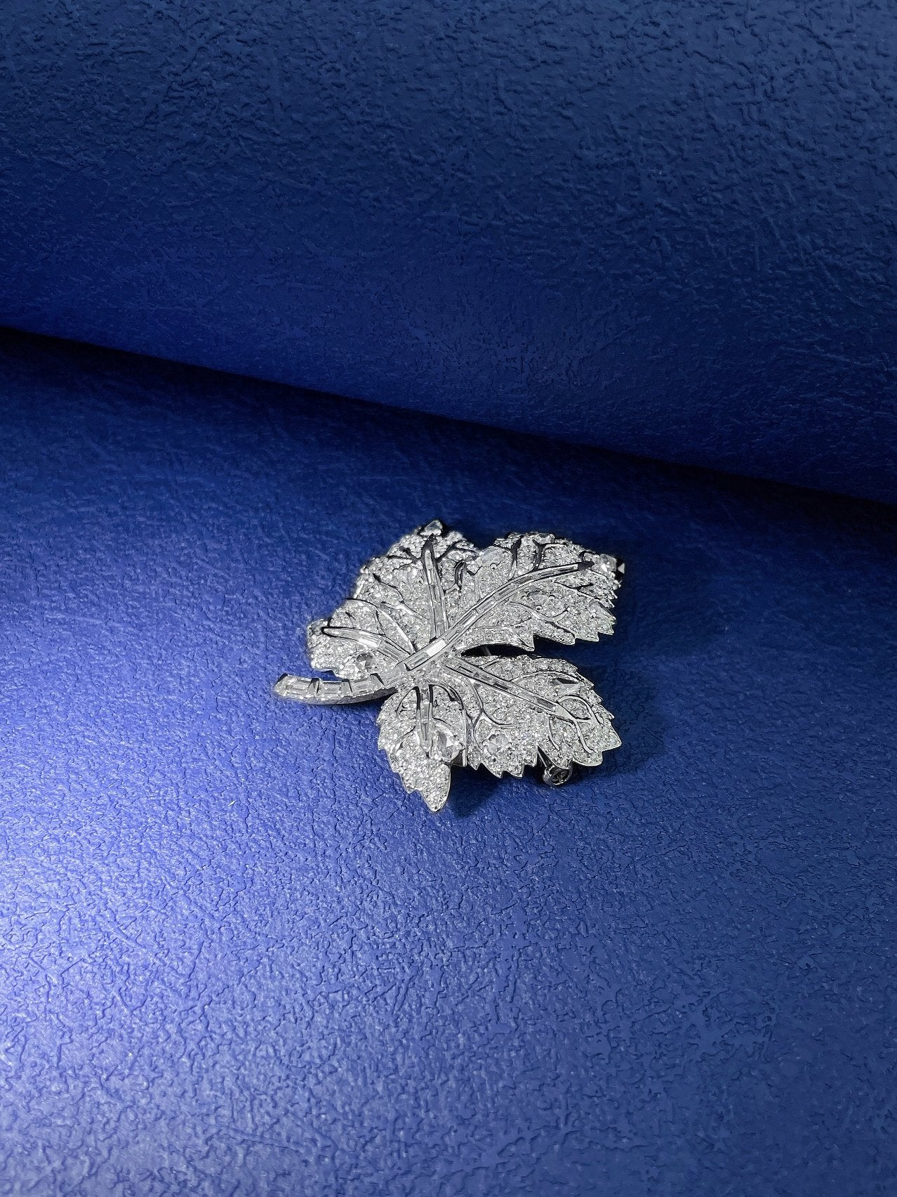 18K Diamond Leaf Brooch – Exquisite Jewelry Piece - Brooch