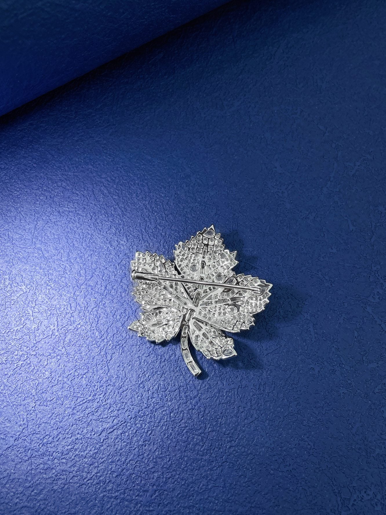 18K Diamond Leaf Brooch – Exquisite Jewelry Piece - Brooch