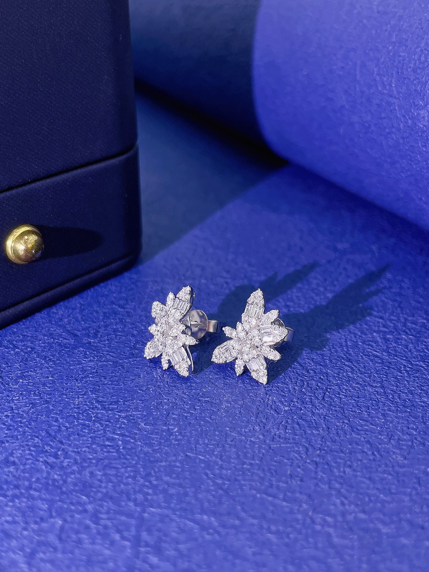 18K Diamond Leaf Earrings - ED058 | Premium Jewelry Collection - Jeweler.Jewelry