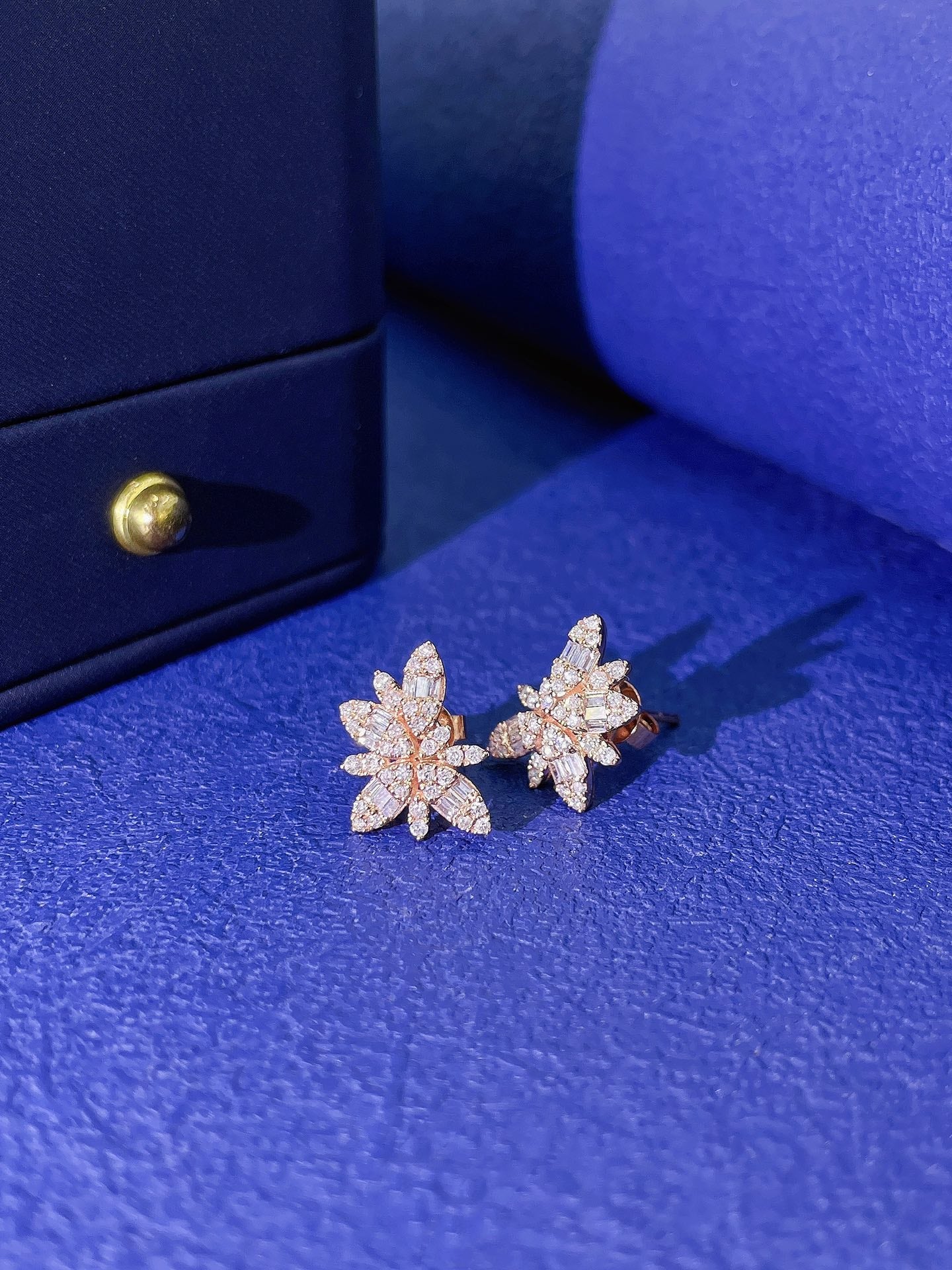 18K Diamond Leaf Earrings - ED058 | Premium Jewelry Collection - Jeweler.Jewelry