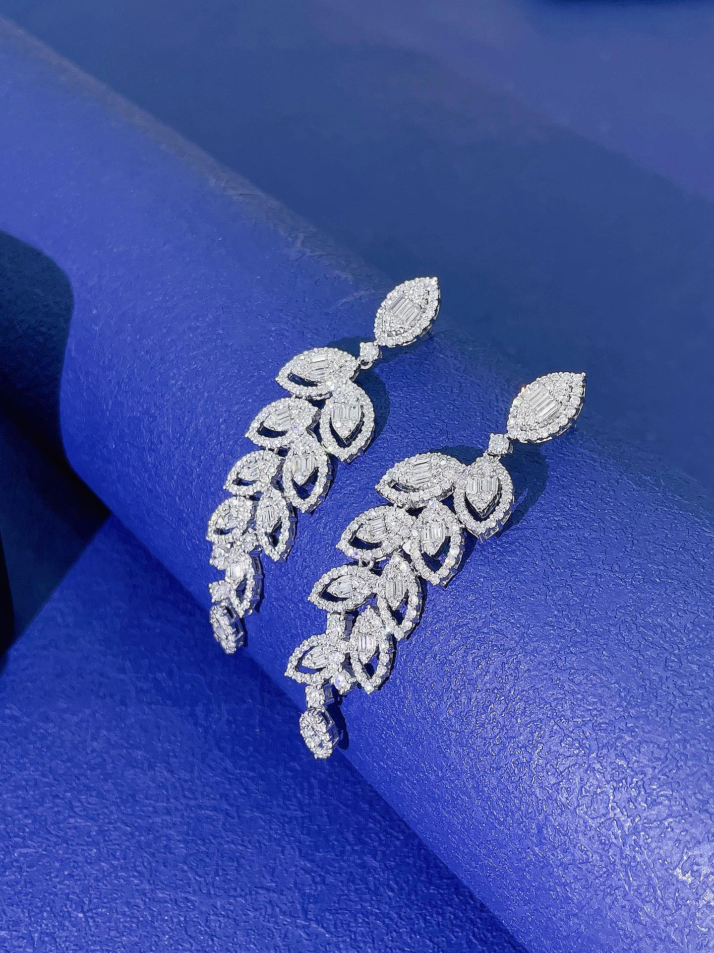 18K Diamond Leaf Earrings - Exquisite Jewelry Piece Jeweler.Jewelry