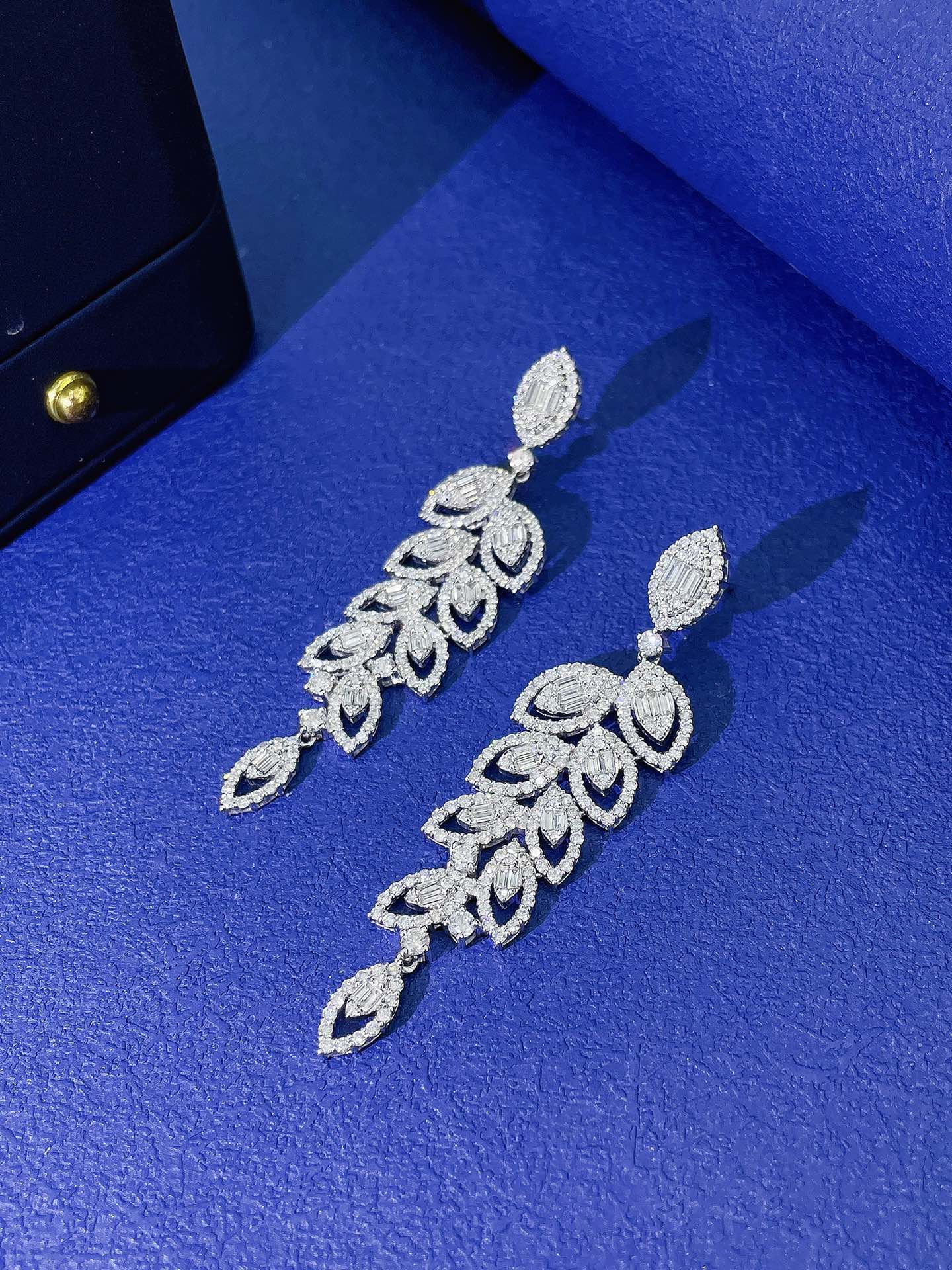 18K Diamond Leaf Earrings - Exquisite Jewelry Piece Jeweler.Jewelry