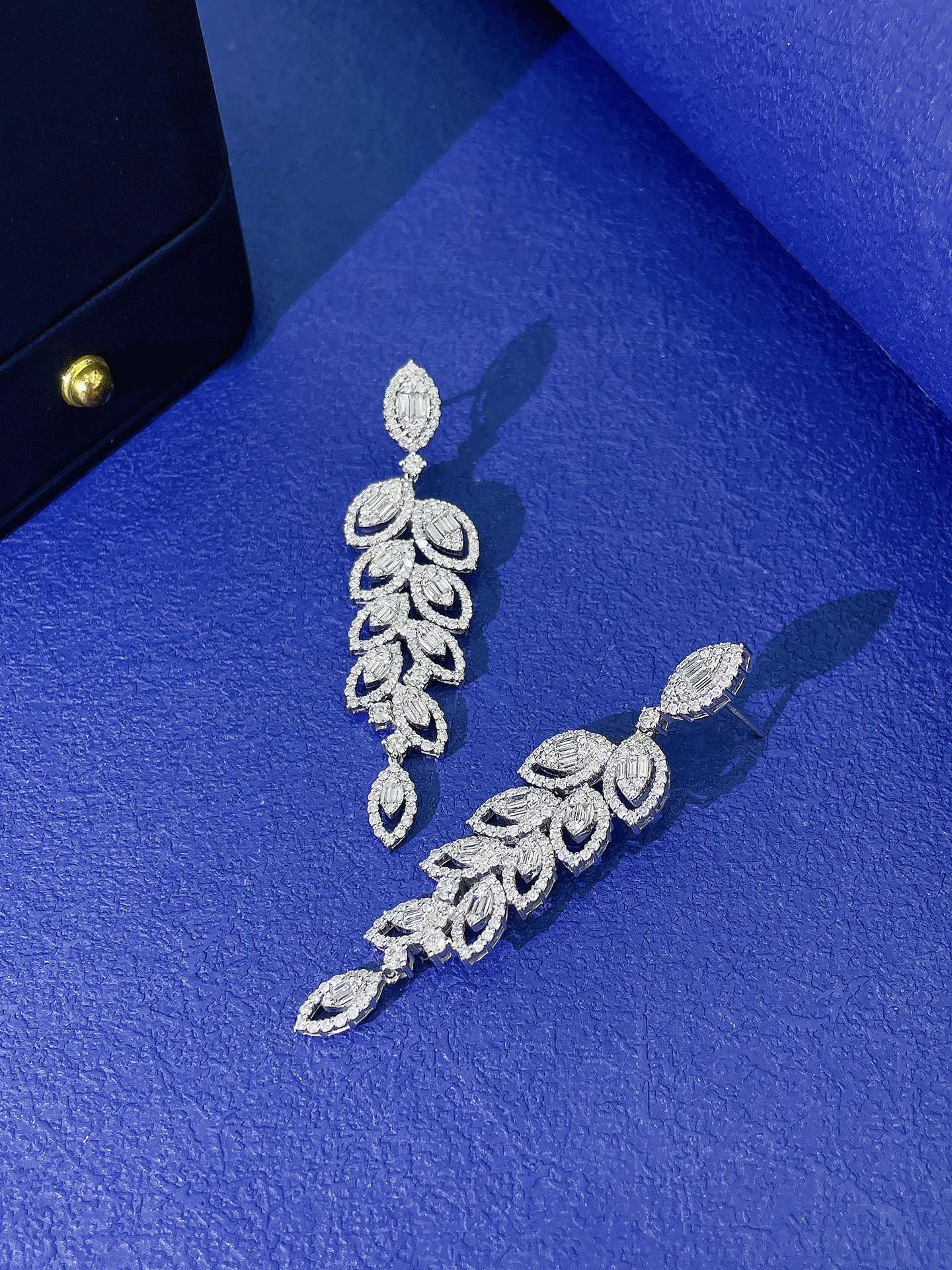 18K Diamond Leaf Earrings - Exquisite Jewelry Piece Jeweler.Jewelry