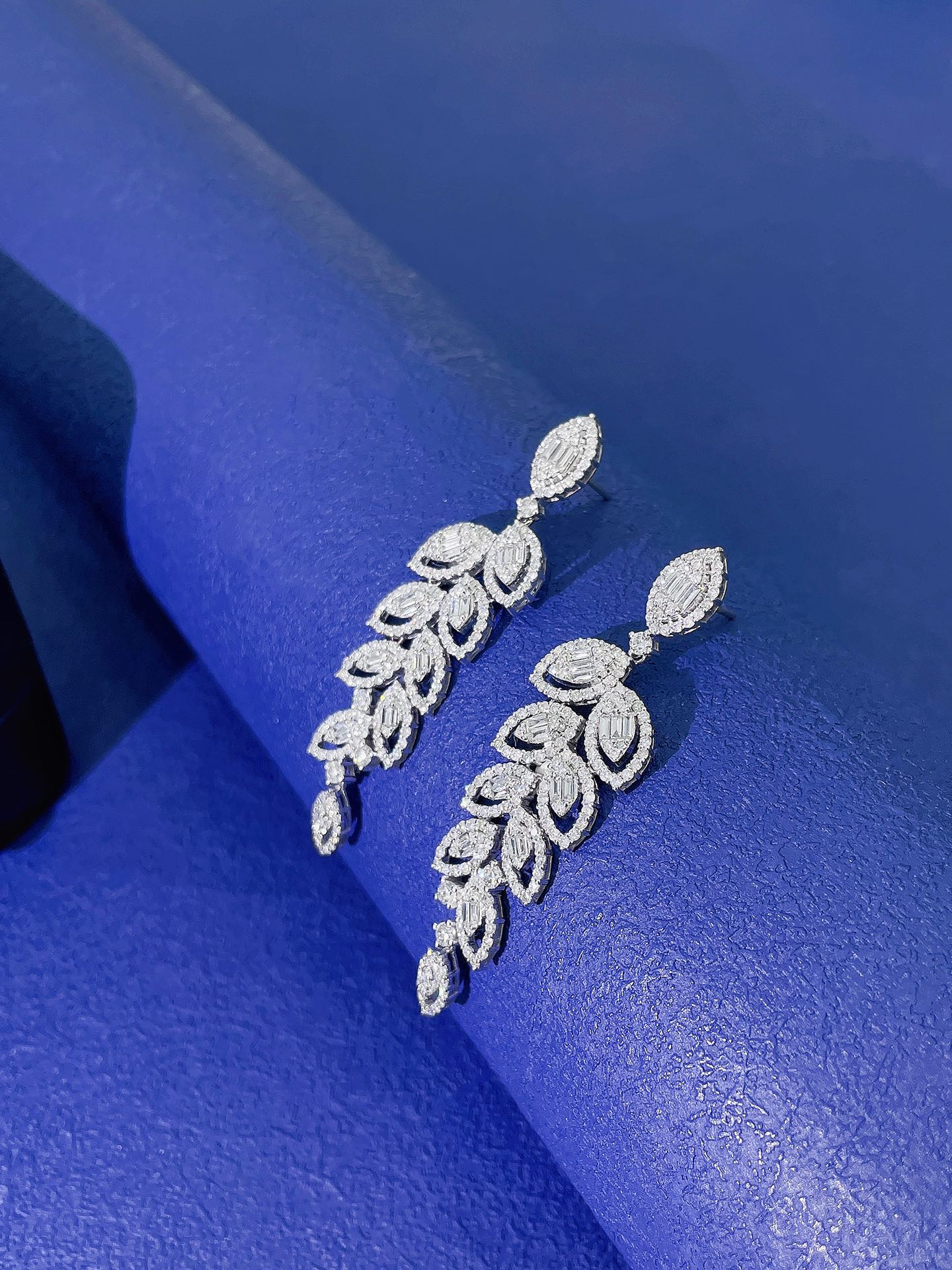 18K Diamond Leaf Earrings - Exquisite Jewelry Piece Jeweler.Jewelry