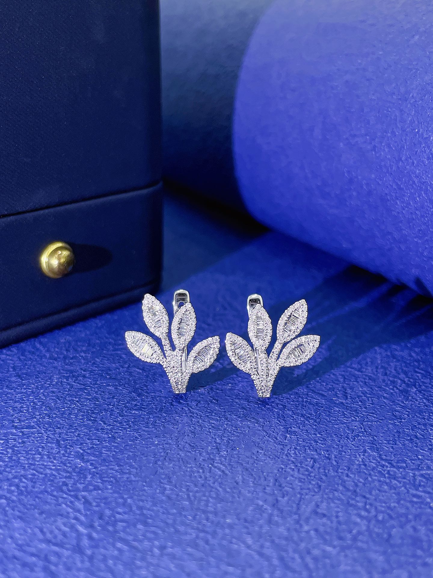 18K Diamond Leaf Earrings - Luxurious Jewelry Piece Jeweler.Jewelry