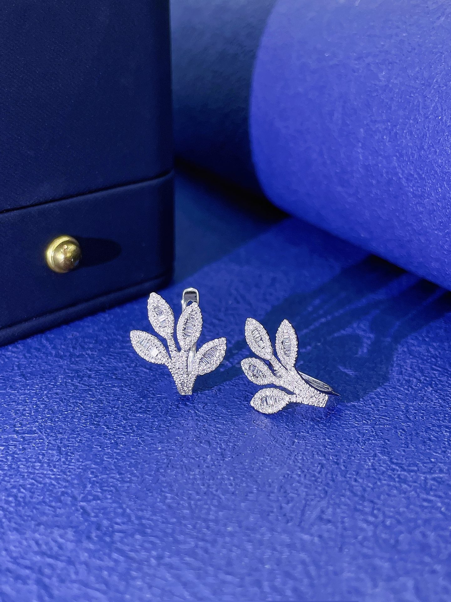 18K Diamond Leaf Earrings - Luxurious Jewelry Piece Jeweler.Jewelry