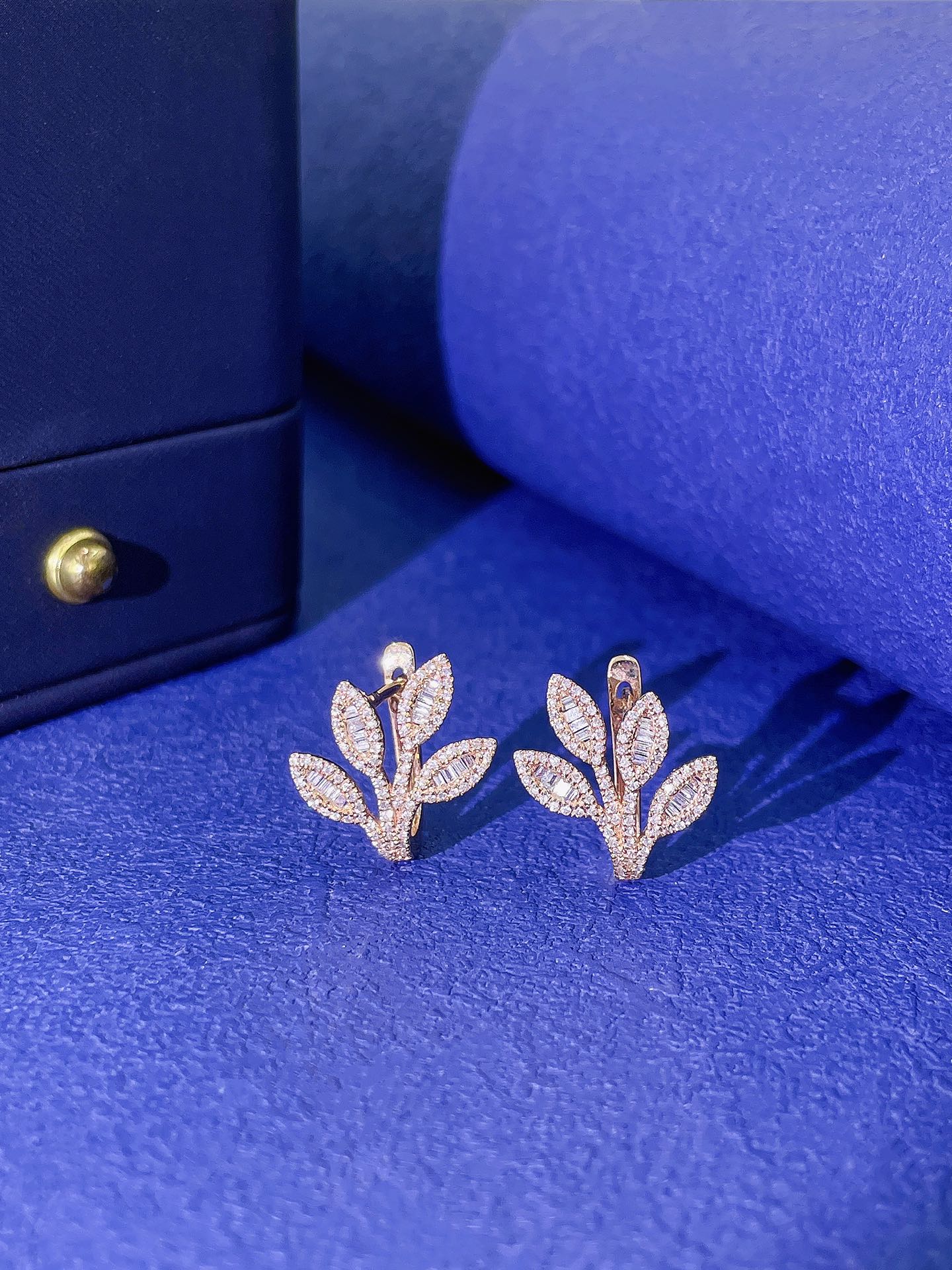 18K Diamond Leaf Earrings - Luxurious Jewelry Piece Jeweler.Jewelry