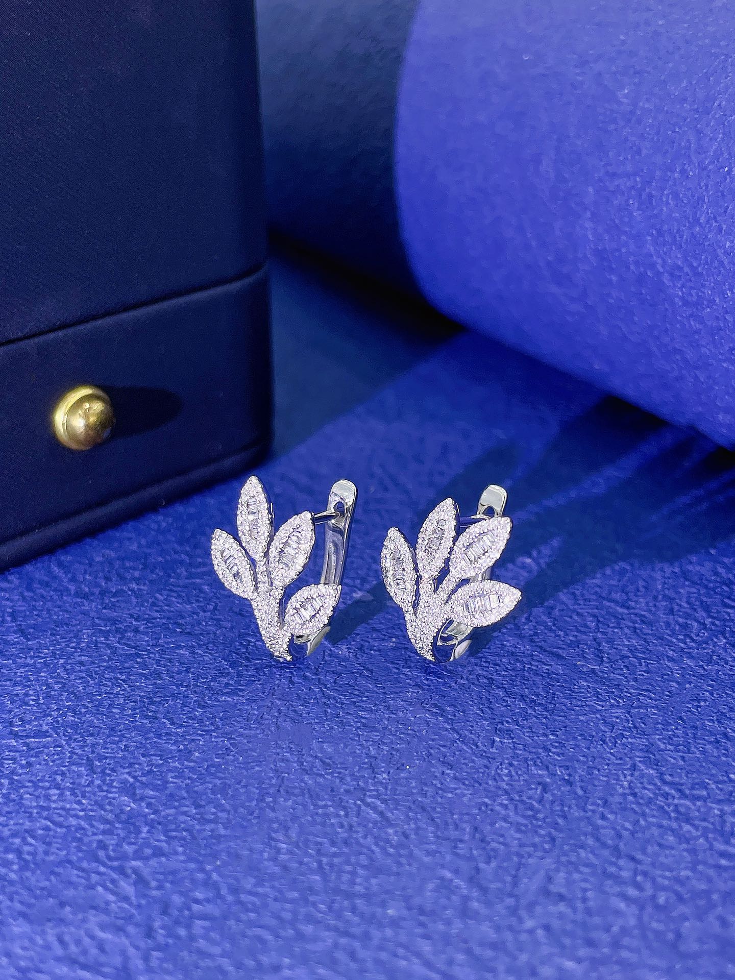 18K Diamond Leaf Earrings - Luxurious Jewelry Piece Jeweler.Jewelry