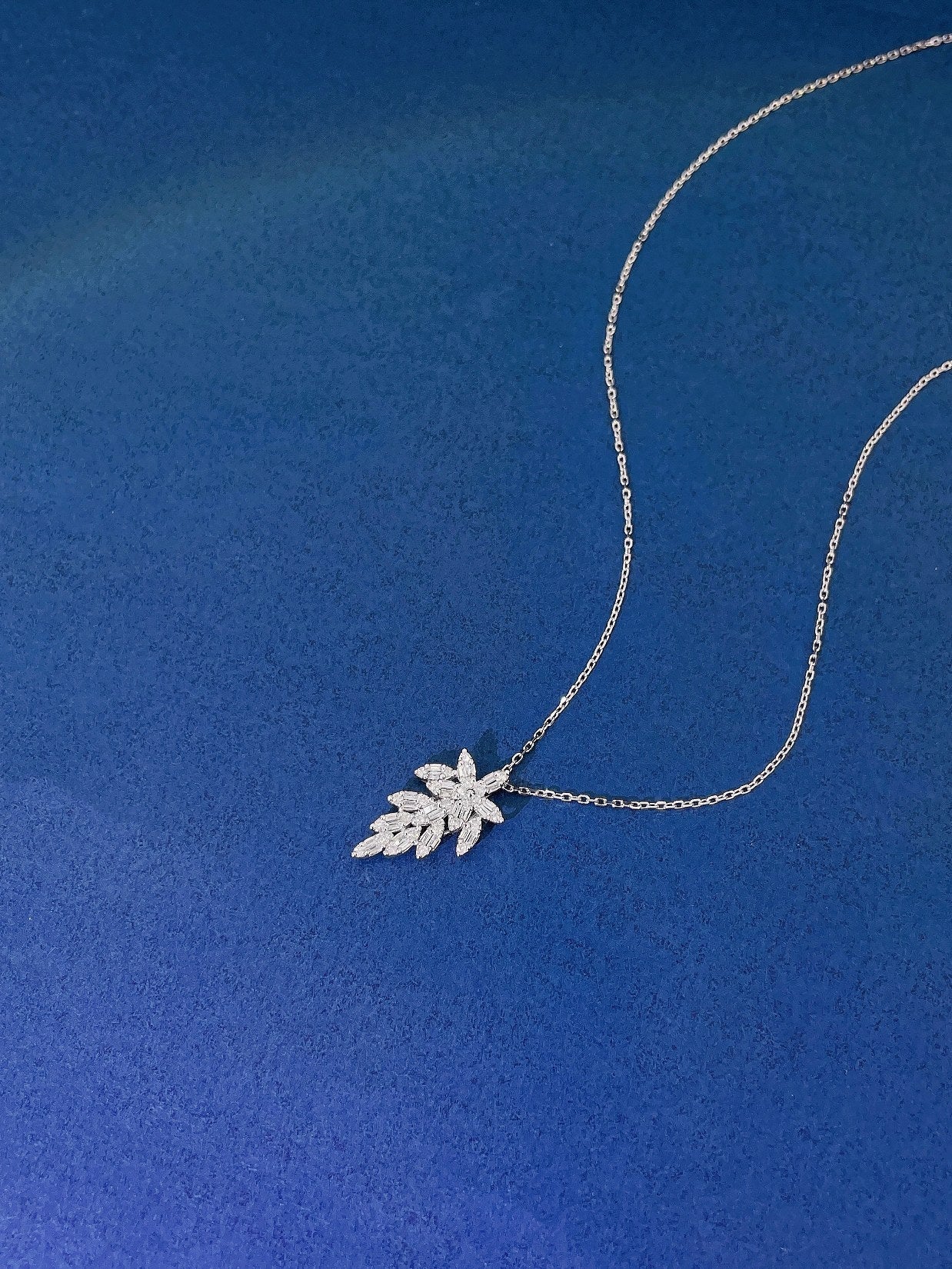 18K Diamond Leaf Necklace - Exquisite Jewelry Piece - White Diamond Necklace