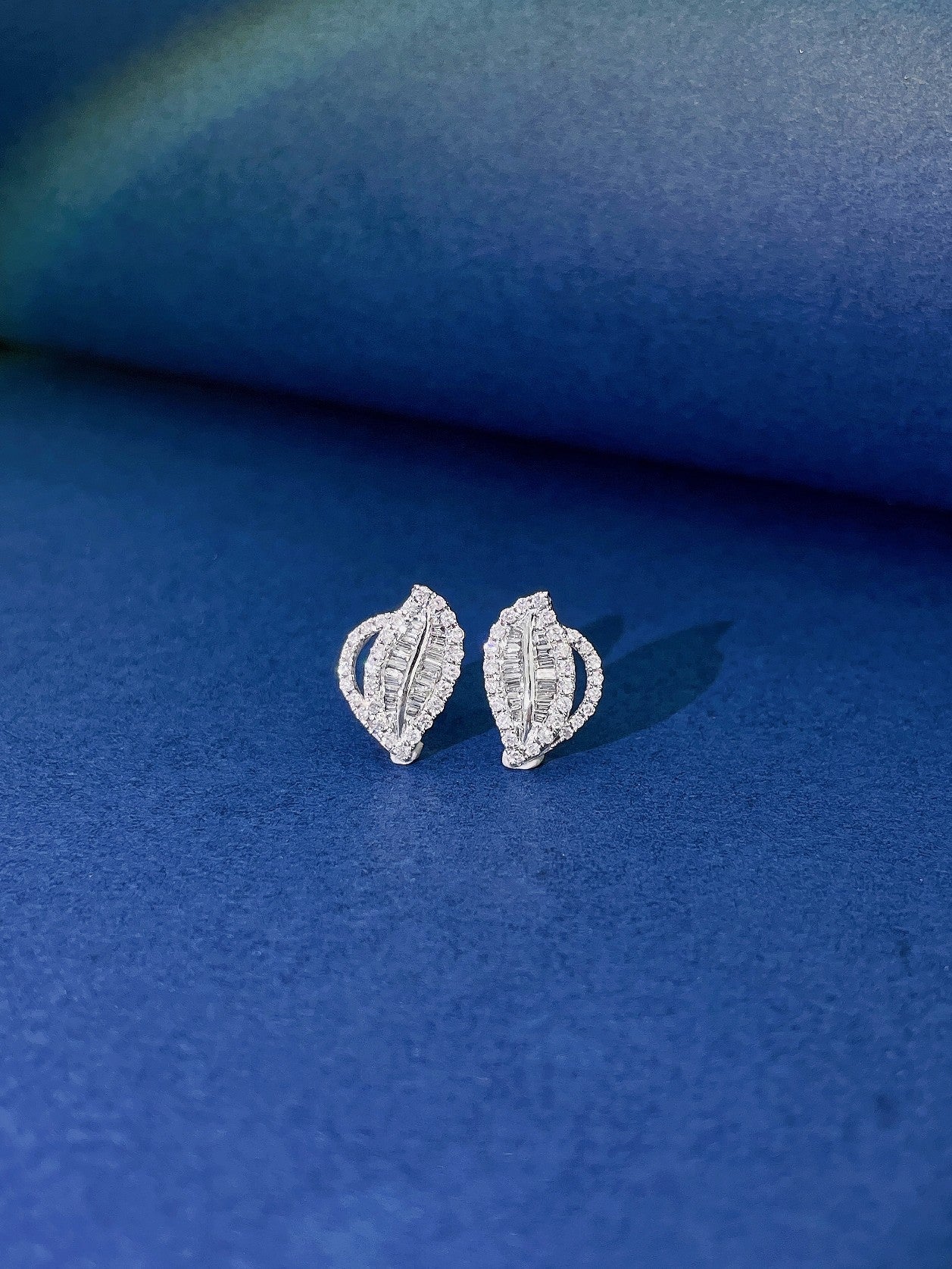 18K Diamond Leaf Shape Stud Earrings - Jeweler.Jewelry