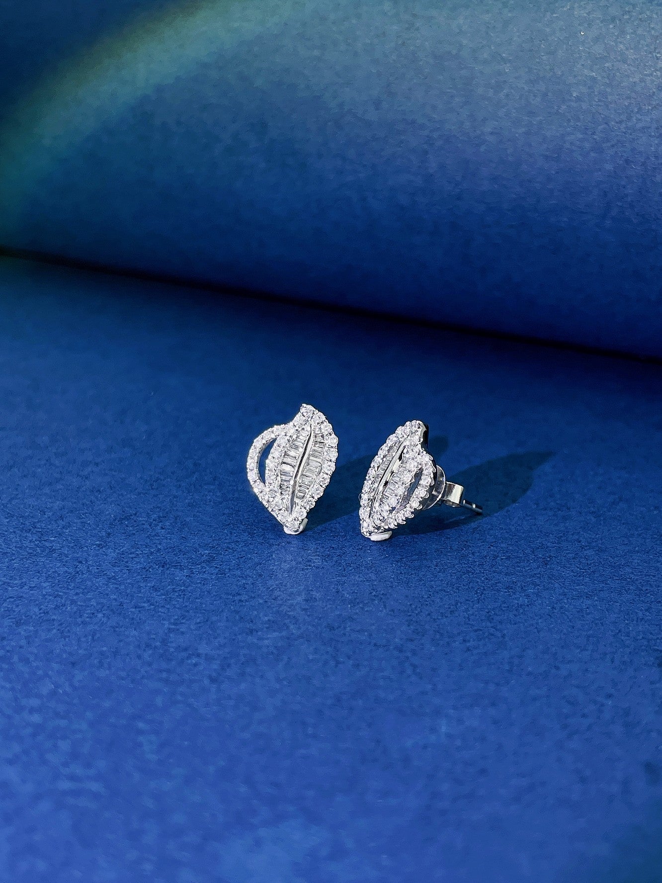 18K Diamond Leaf Shape Stud Earrings - Jeweler.Jewelry