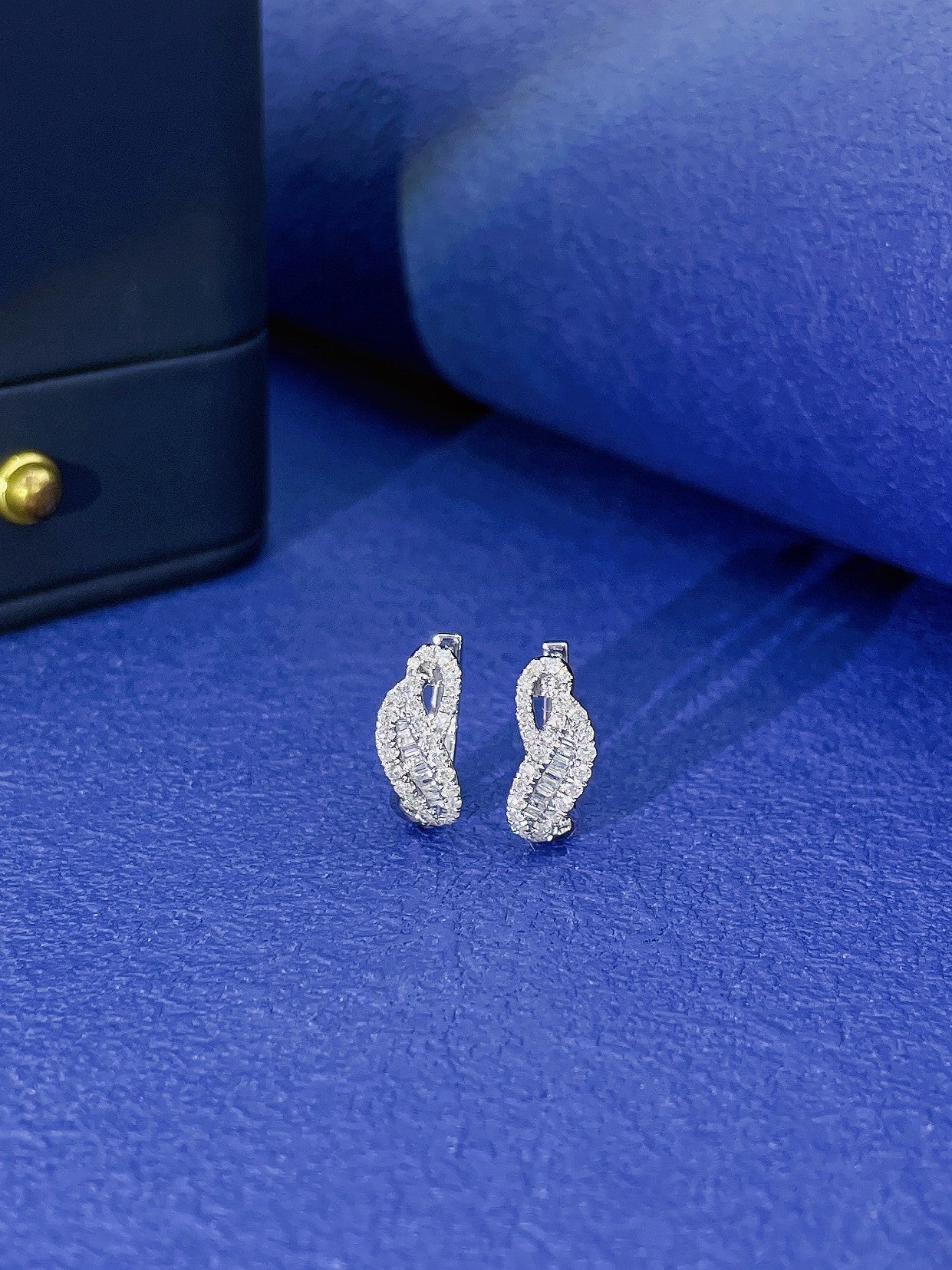 18K Diamond Leaf-Shaped Stud Earrings with Pavé Setting Jeweler.Jewelry