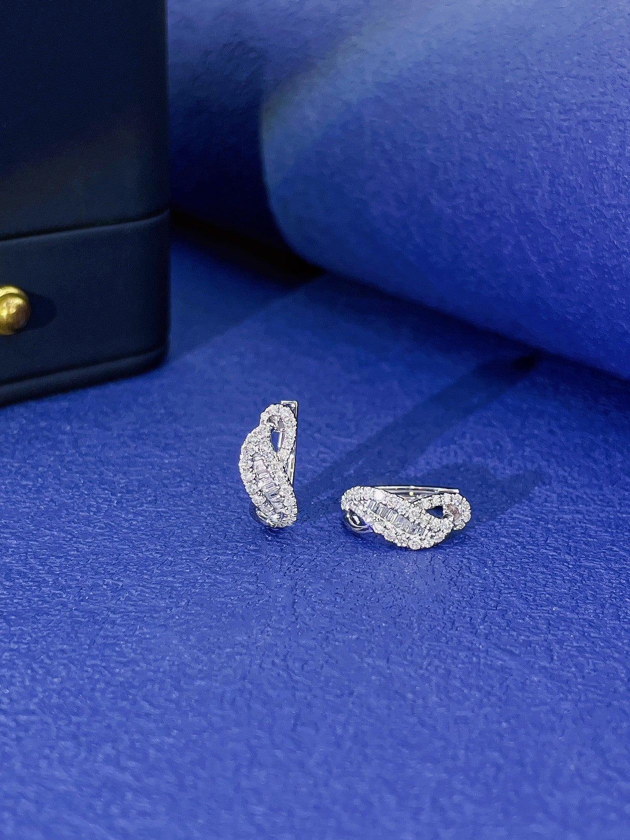 18K Diamond Leaf-Shaped Stud Earrings with Pavé Setting Jeweler.Jewelry