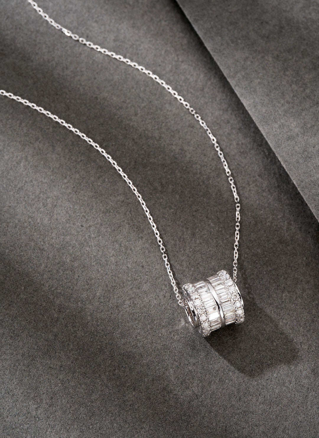 18K Diamond ’Lu Lu Tong’ Necklace - Premium Jewelry Piece - White Diamond Necklace