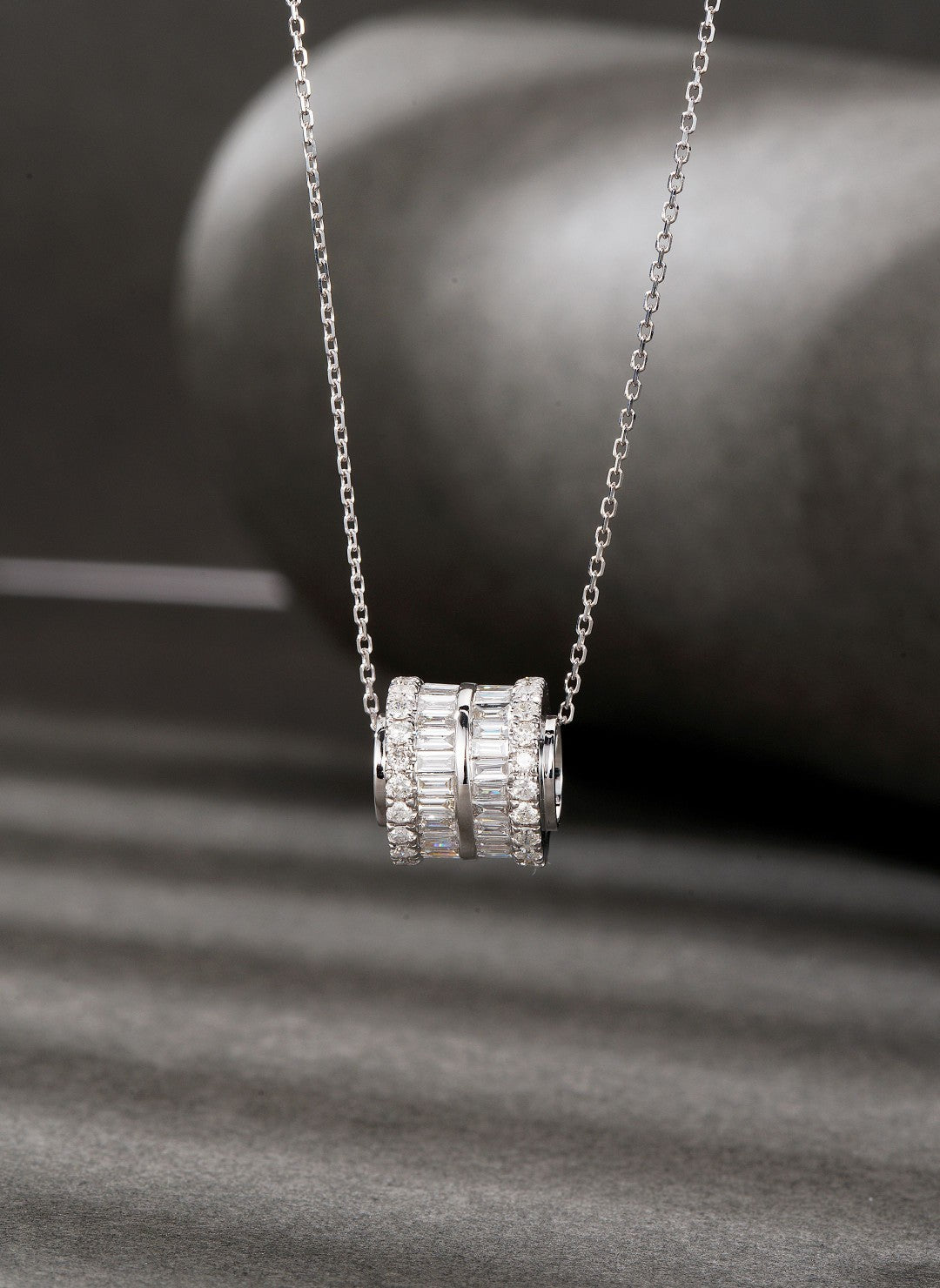 18K Diamond ’Lu Lu Tong’ Necklace - Premium Jewelry Piece - White Diamond Necklace