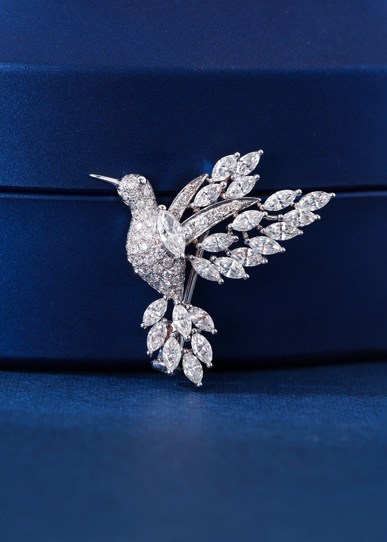 18K Diamond Magpie Marquise Brooch - Elegant Jewelry Piece - Brooch