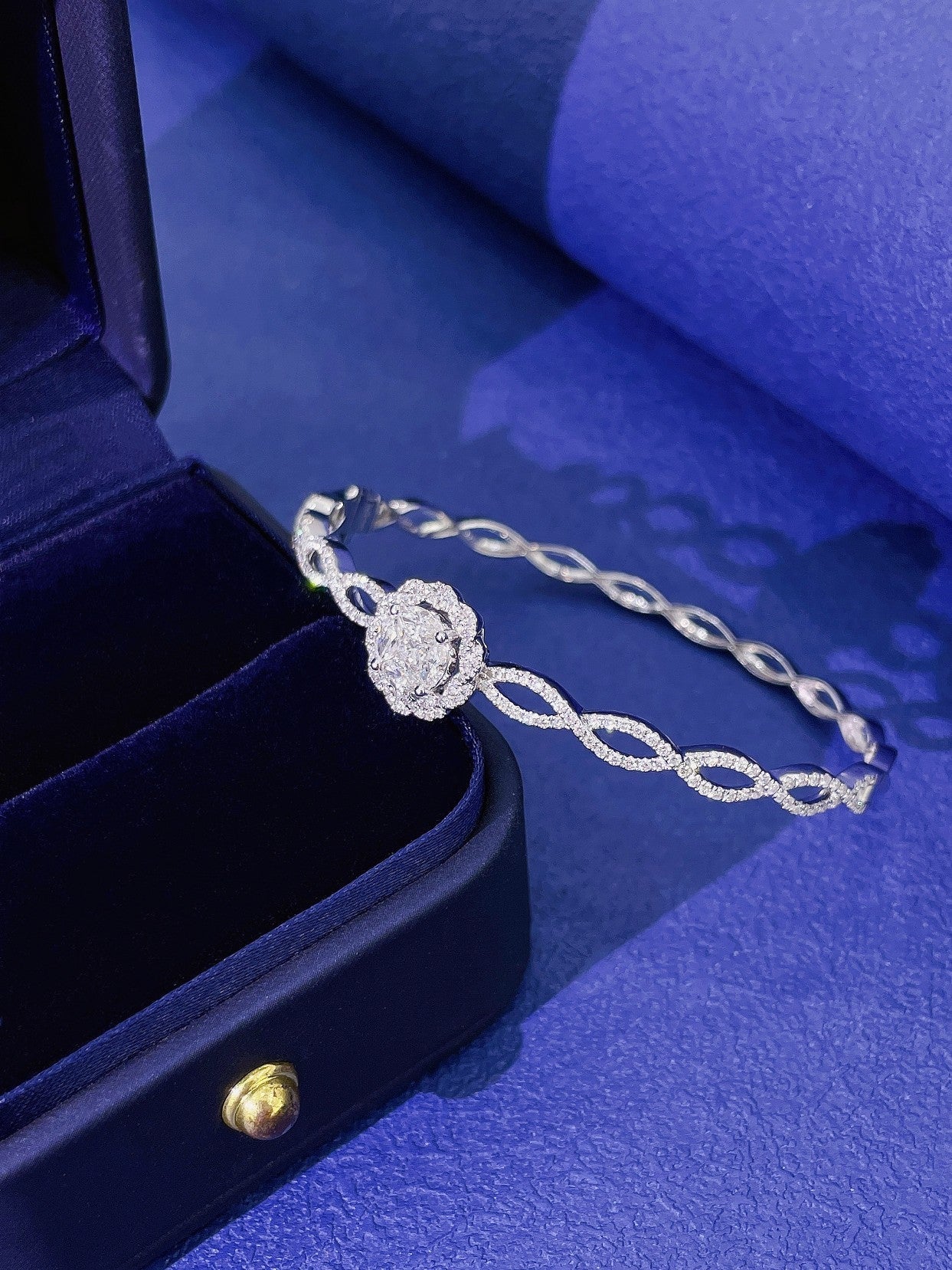 18K Diamond Marquise Princess Cut Coin Design Bracelet - Exquisite Jewelry - White Diamond Bracelet