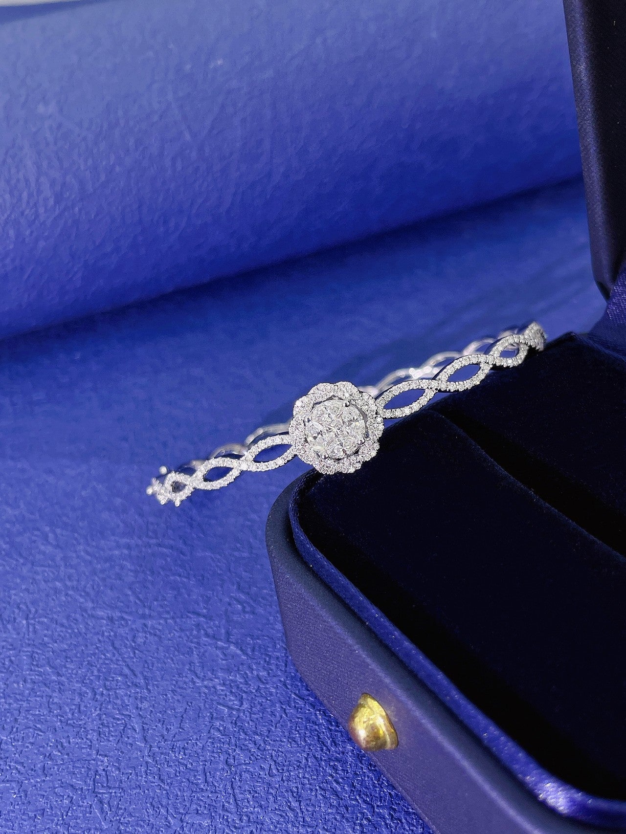 18K Diamond Marquise Princess Cut Coin Design Bracelet - Exquisite Jewelry - White Diamond Bracelet