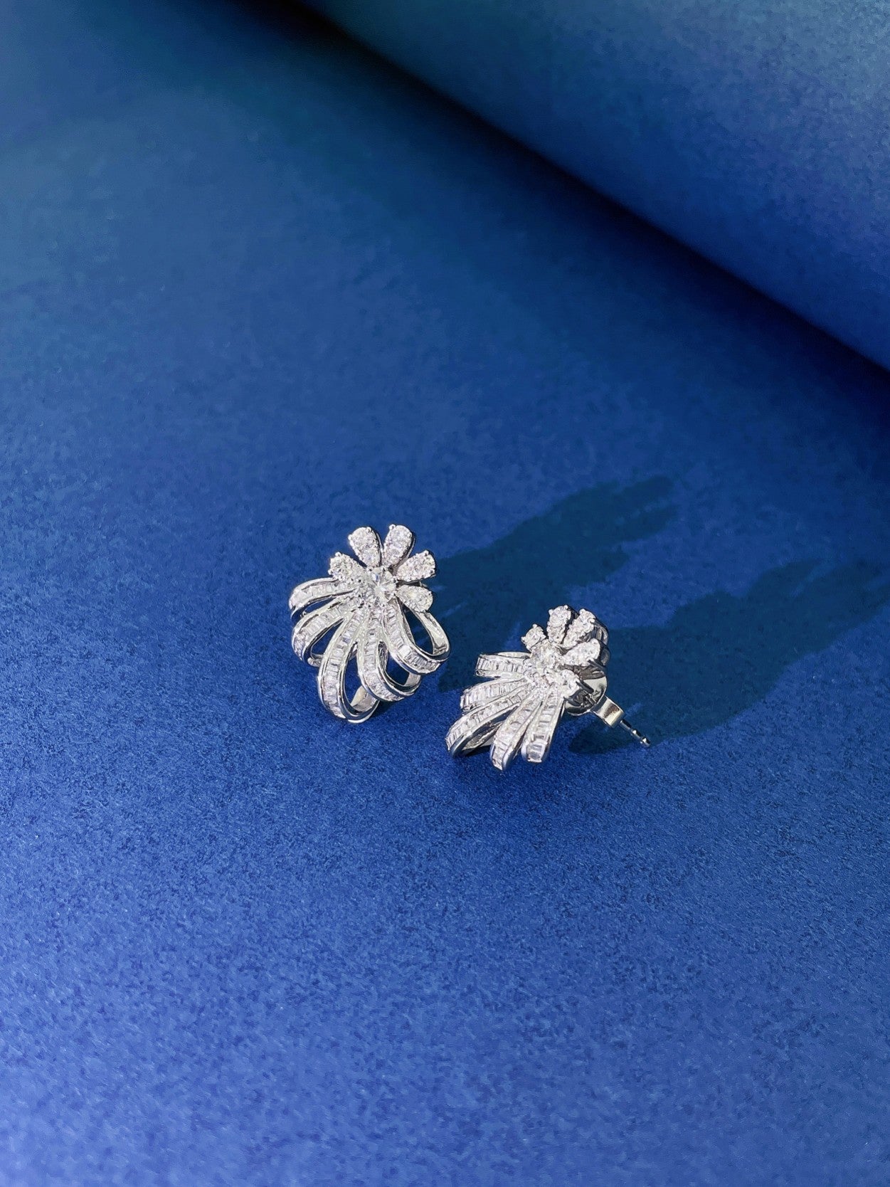 18K Diamond Petal Earrings - A Luxurious Jewelry Choice - Jeweler.Jewelry