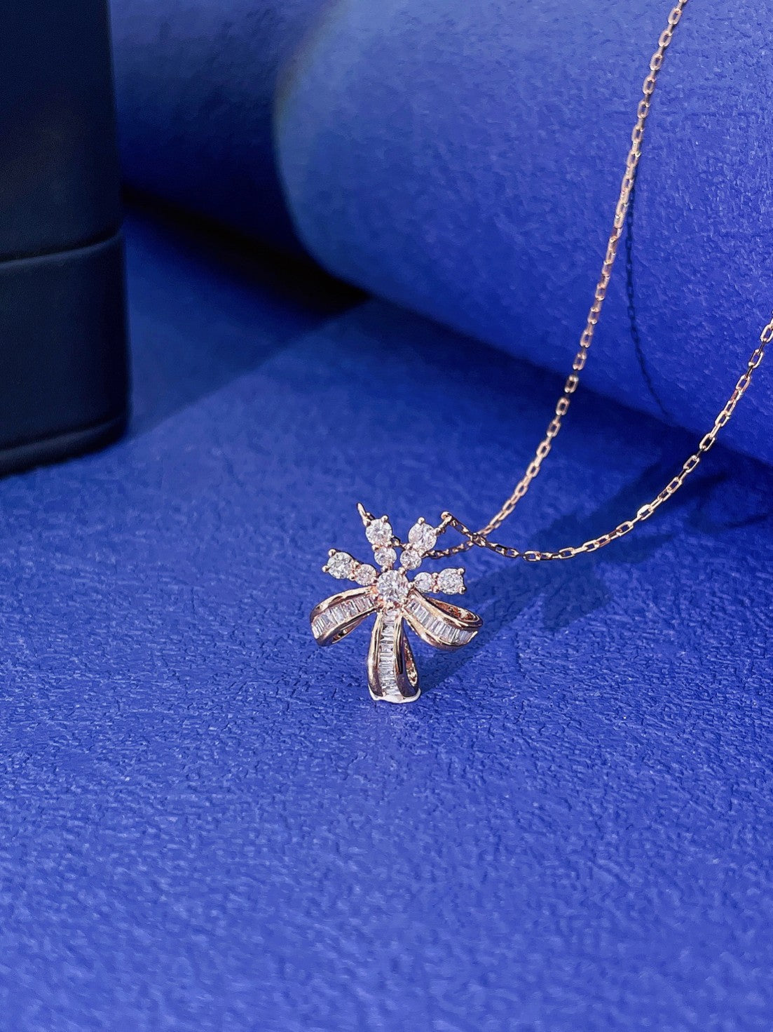 18K Diamond Petal Necklace - Exquisite Jewelry Piece - White Diamond Necklace