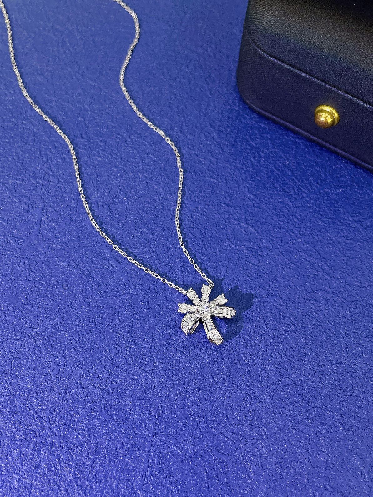 18K Diamond Petal Necklace - Exquisite Jewelry Piece - White Diamond Necklace