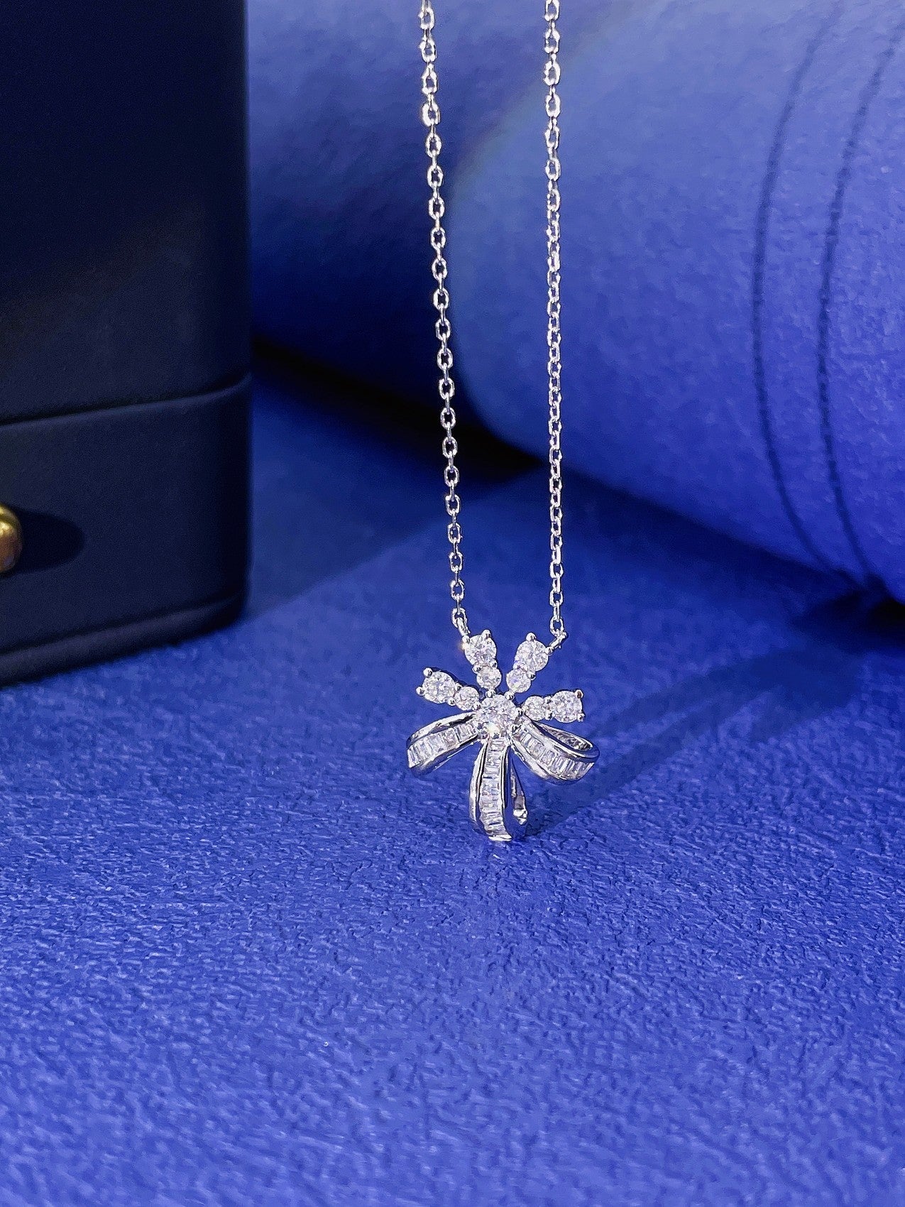 18K Diamond Petal Necklace - Exquisite Jewelry Piece - White Diamond Necklace