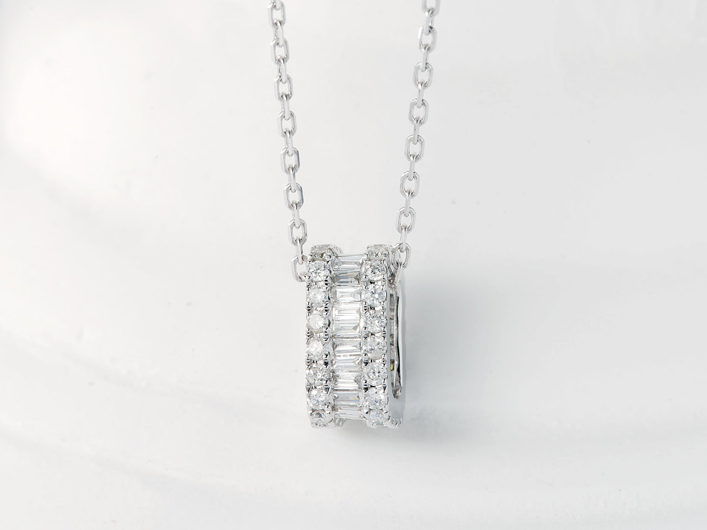 18K Diamond Rectangle Clasp Necklace - Elegant Jewelry Piece - White Diamond Necklace