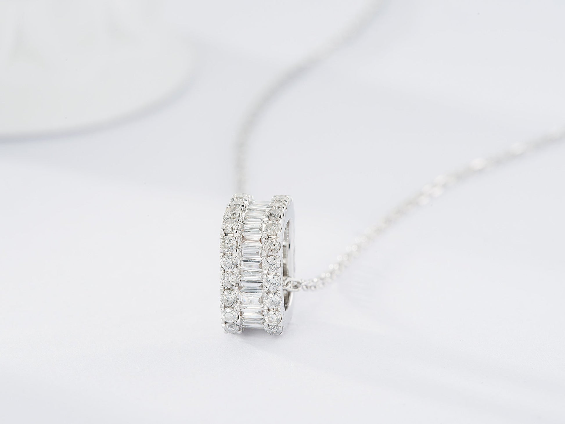 18K Diamond Rectangle Clasp Necklace - Elegant Jewelry Piece - White Diamond Necklace