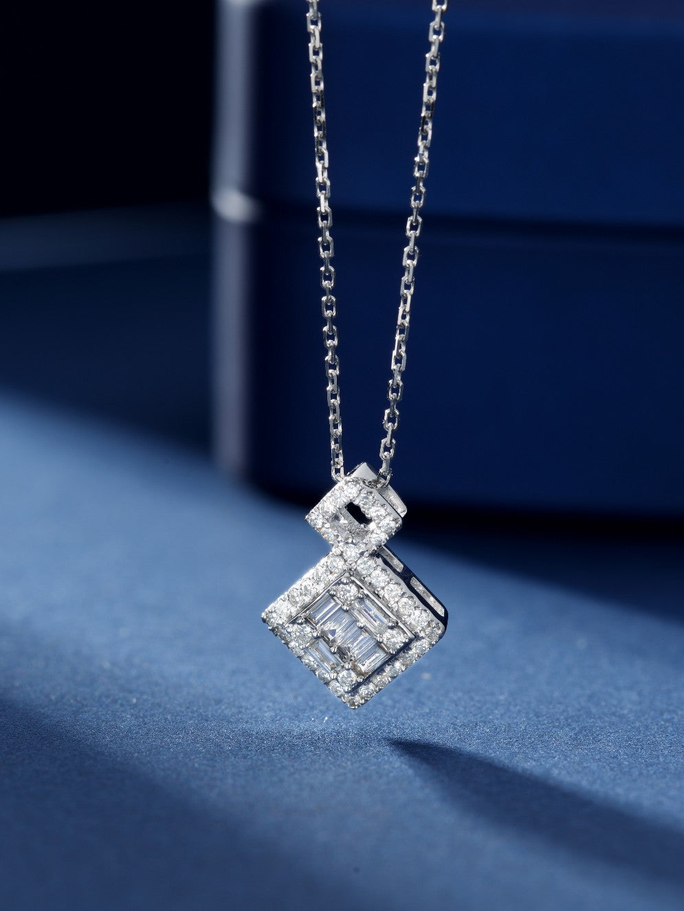 18K Diamond Rhombus Necklace - Elegant Jewelry Piece - White Diamond Necklace