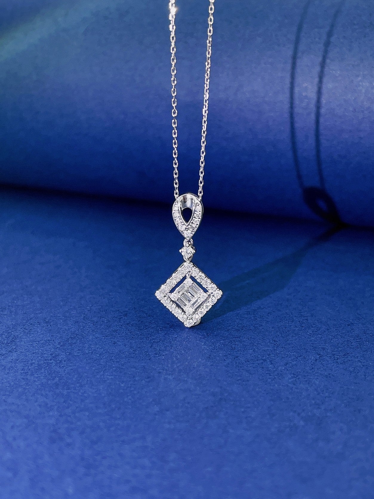 18K Diamond Rhombus Sugar Cube Necklace - Elegant Jewelry Piece - White Diamond Necklace