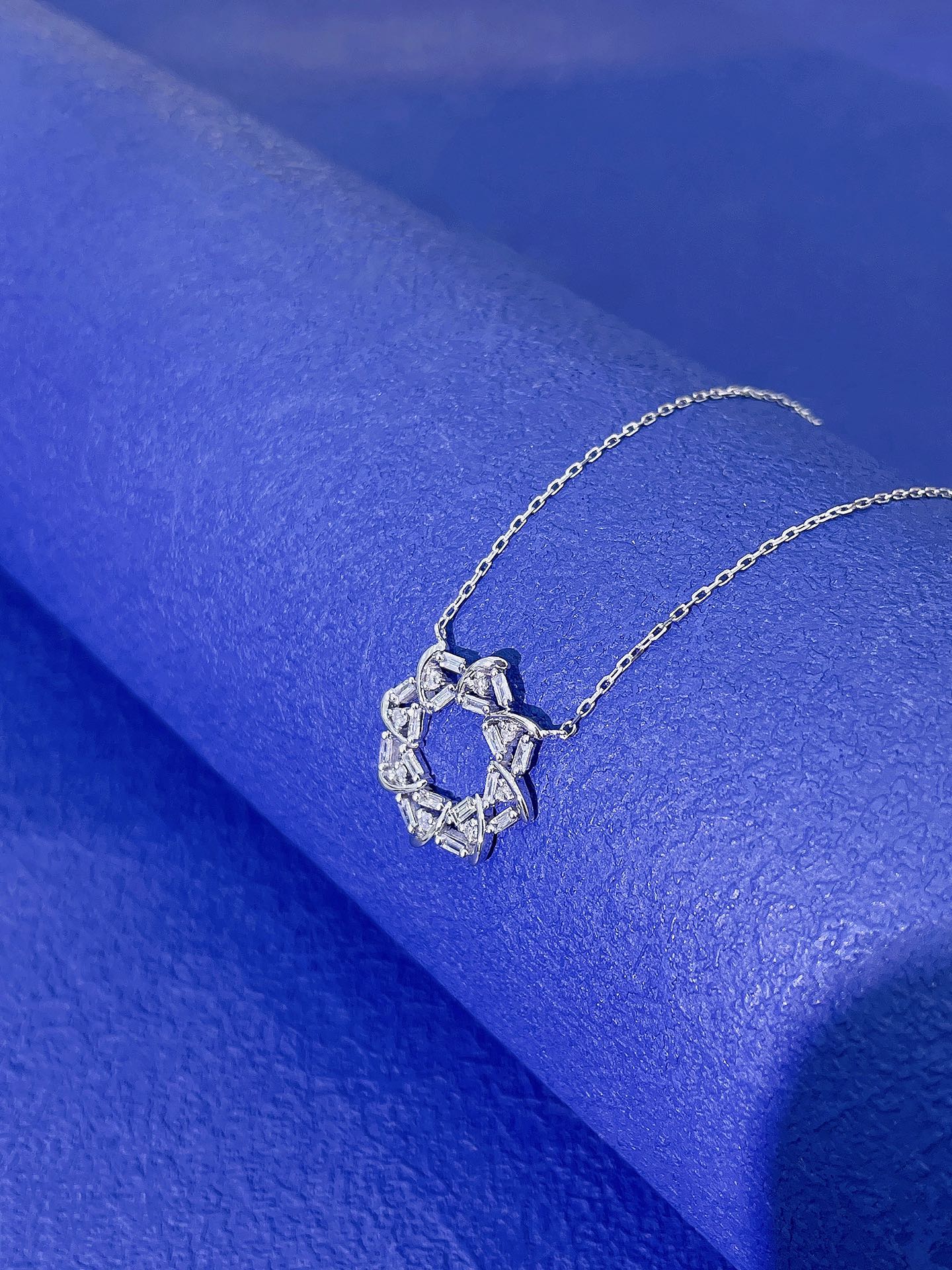 18K Diamond Rotating Square Step Necklace - Elegant Jewelry Piece - White Diamond Necklace