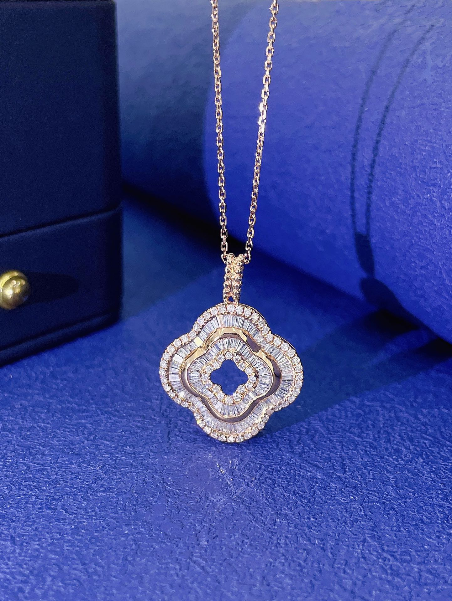 18K Diamond Round Ladder Hollow Four-Leaf Clover Necklace - Luxury Jewelry - White Diamond Necklace