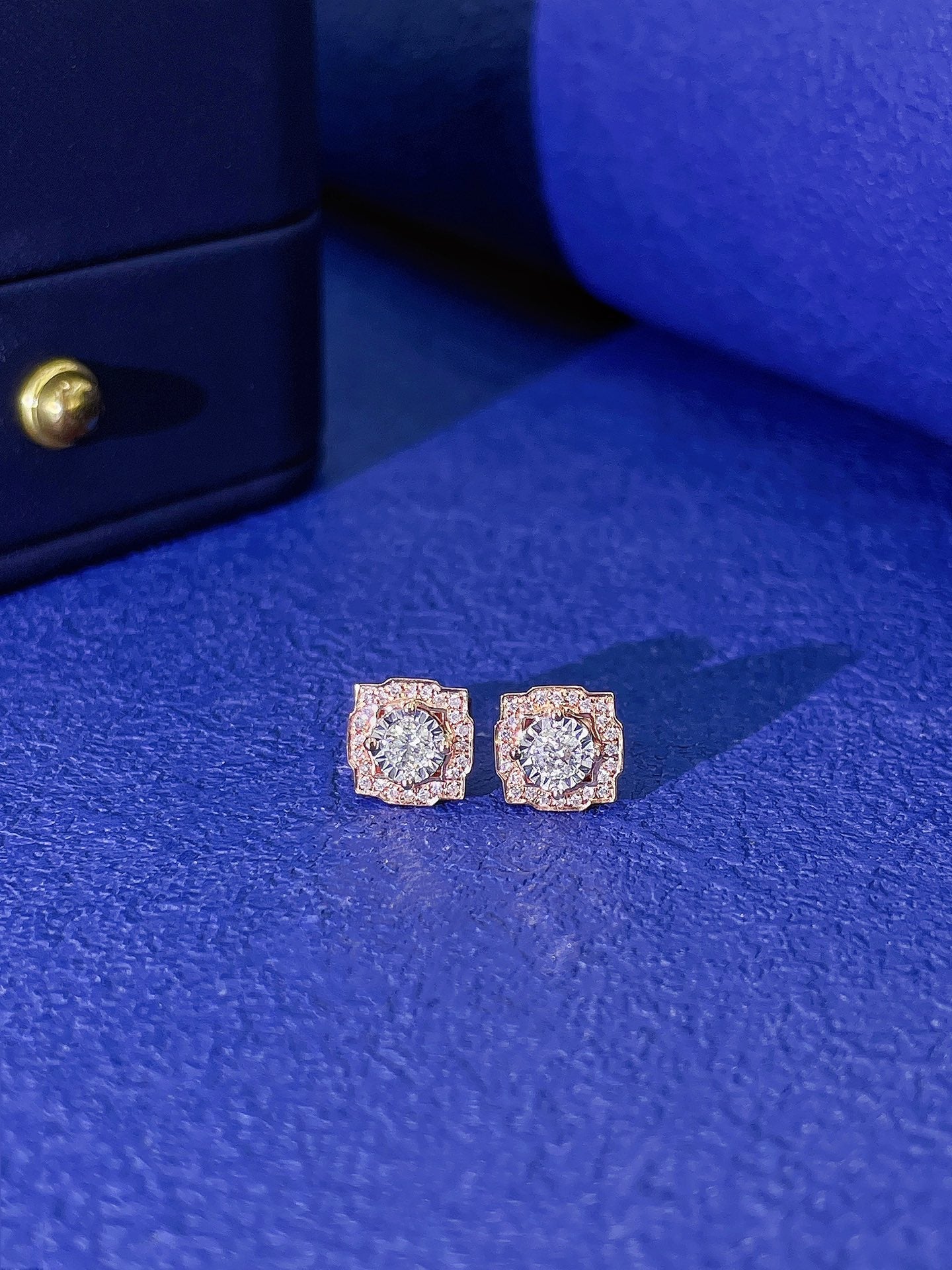 18K Diamond Sea Wave Earrings - Luxury Jewelry - Jeweler.Jewelry