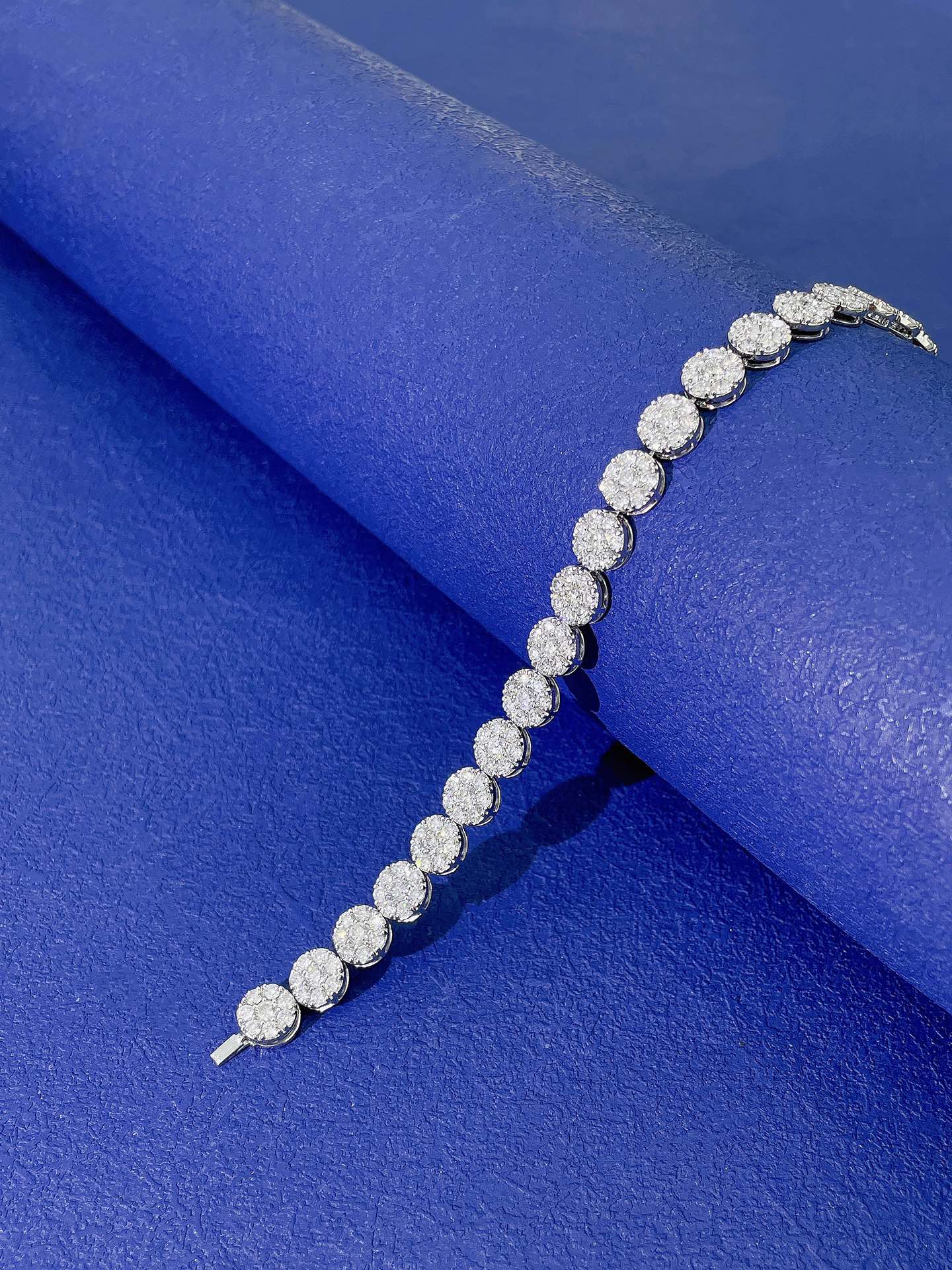 18K Diamond Seven-Circle Bracelet - Luxurious Jewelry Piece - White Diamond Bracelet