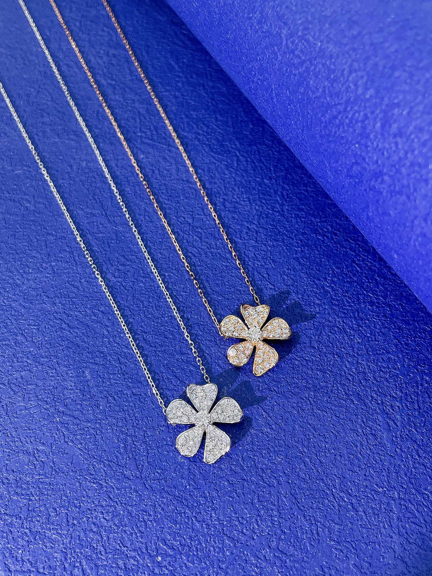 18K Diamond Single Flower Pendant Necklace - White Diamond Necklace