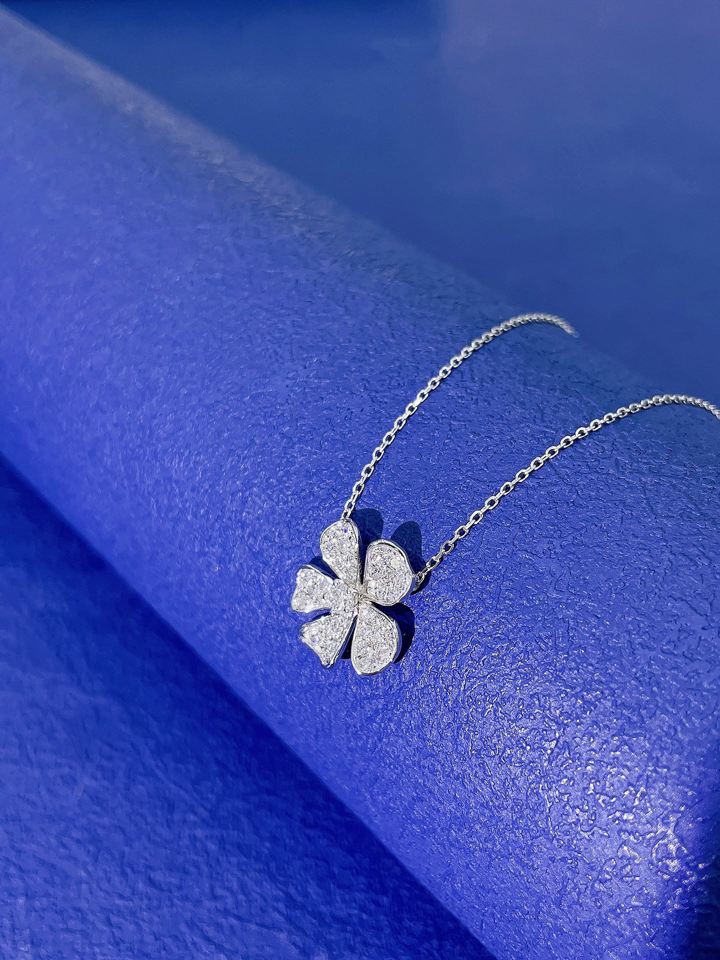 18K Diamond Single Flower Pendant Necklace - White Diamond Necklace