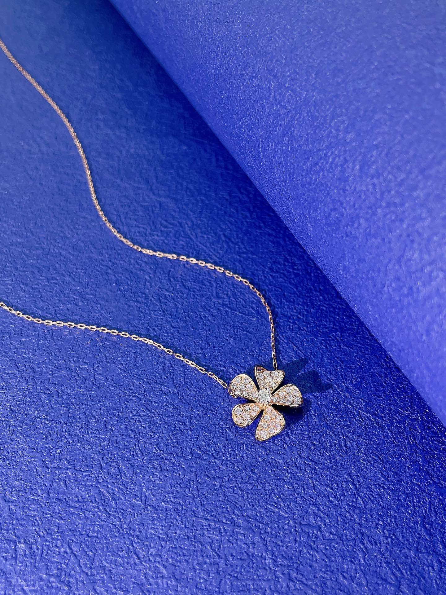 18K Diamond Single Flower Pendant Necklace - White Diamond Necklace