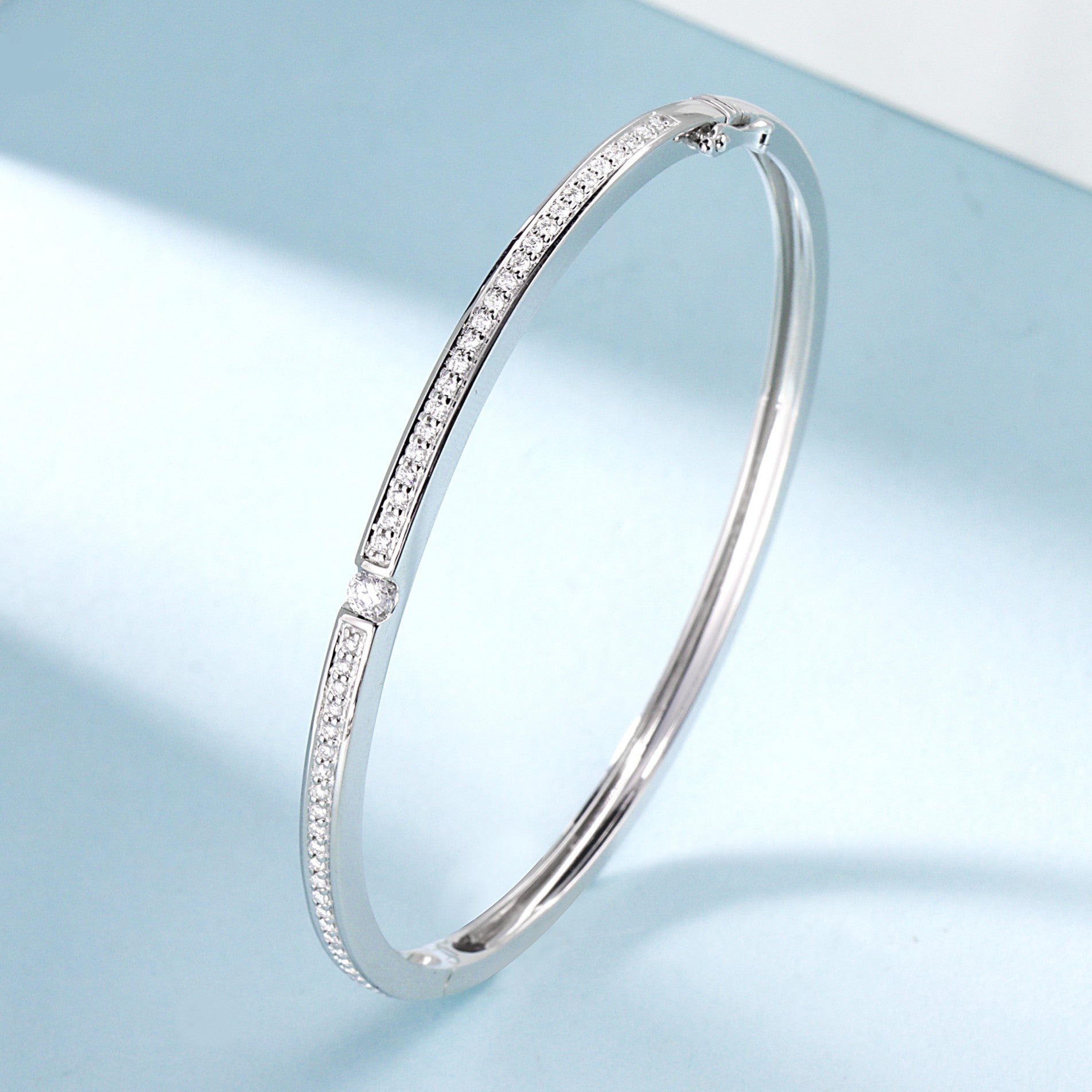 18K Diamond Single Row Half-Circle Embedded Bracelet - Premium Jewelry - White Diamond Bracelet