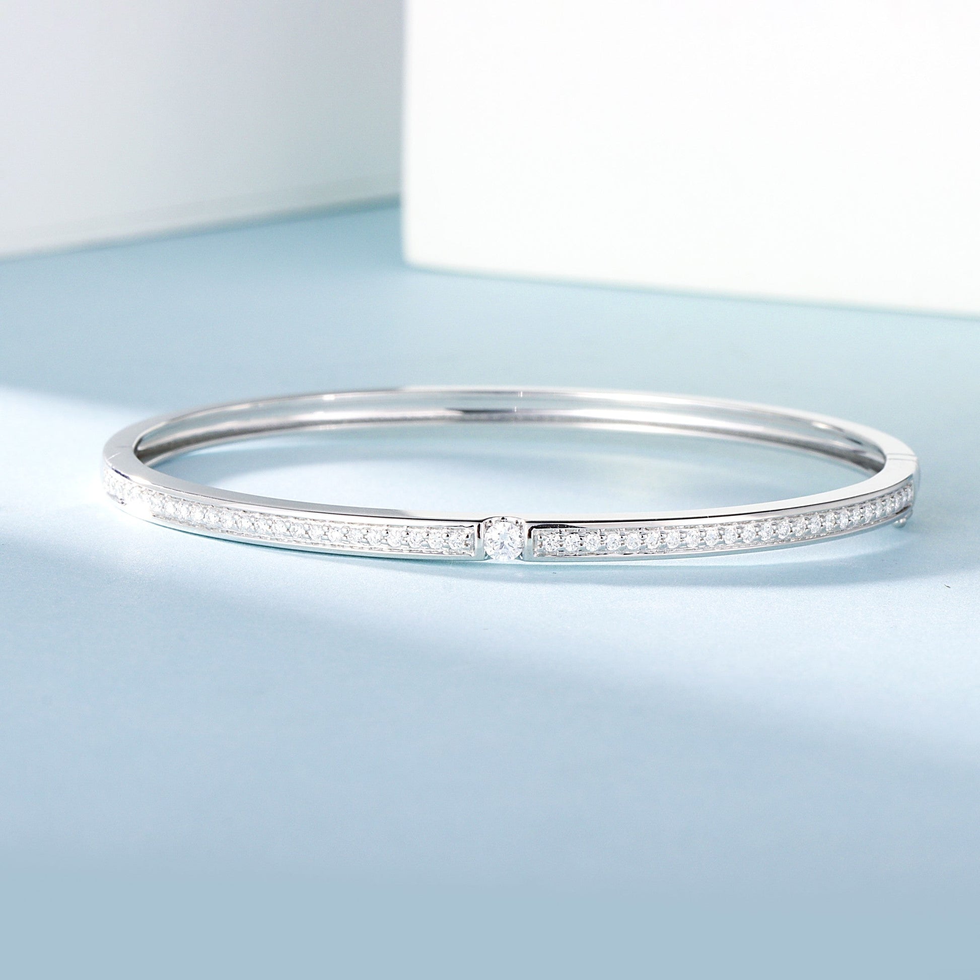 18K Diamond Single Row Half-Circle Embedded Bracelet - Premium Jewelry - White Diamond Bracelet